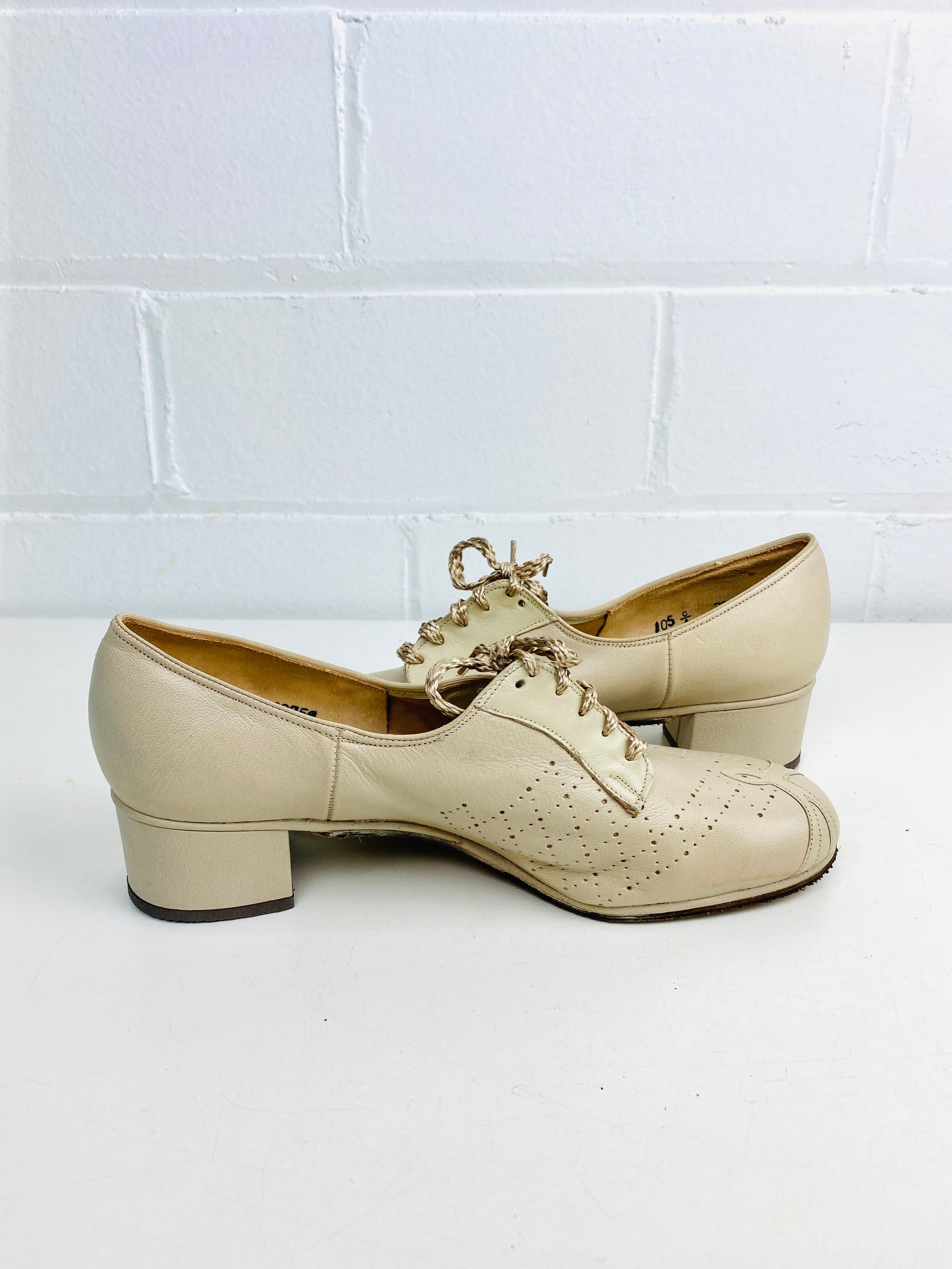 Vintage Deadstock Shoes, Women's 1980s Beige Leather Cuban Heel Oxfords, NOS, 1084