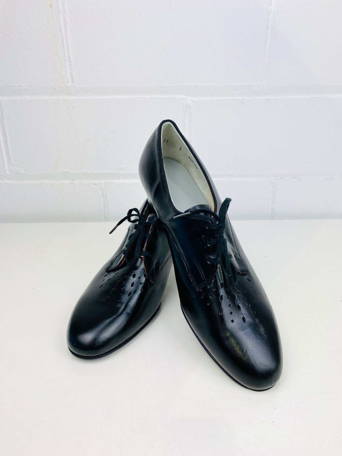 Vintage Deadstock Shoes, Women's 1980s Black Leather Cuban Heel Oxfords, NOS, 7995
