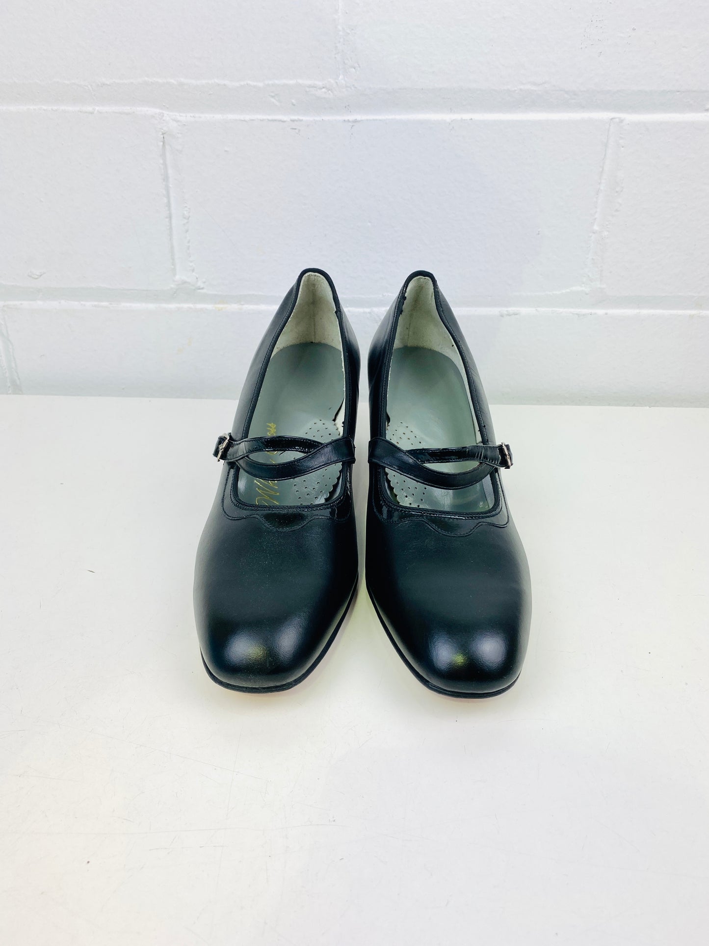 Vintage Deadstock Shoes, Women's 1980s Black Leather Mid-Heel Pumps, NOS, 8292