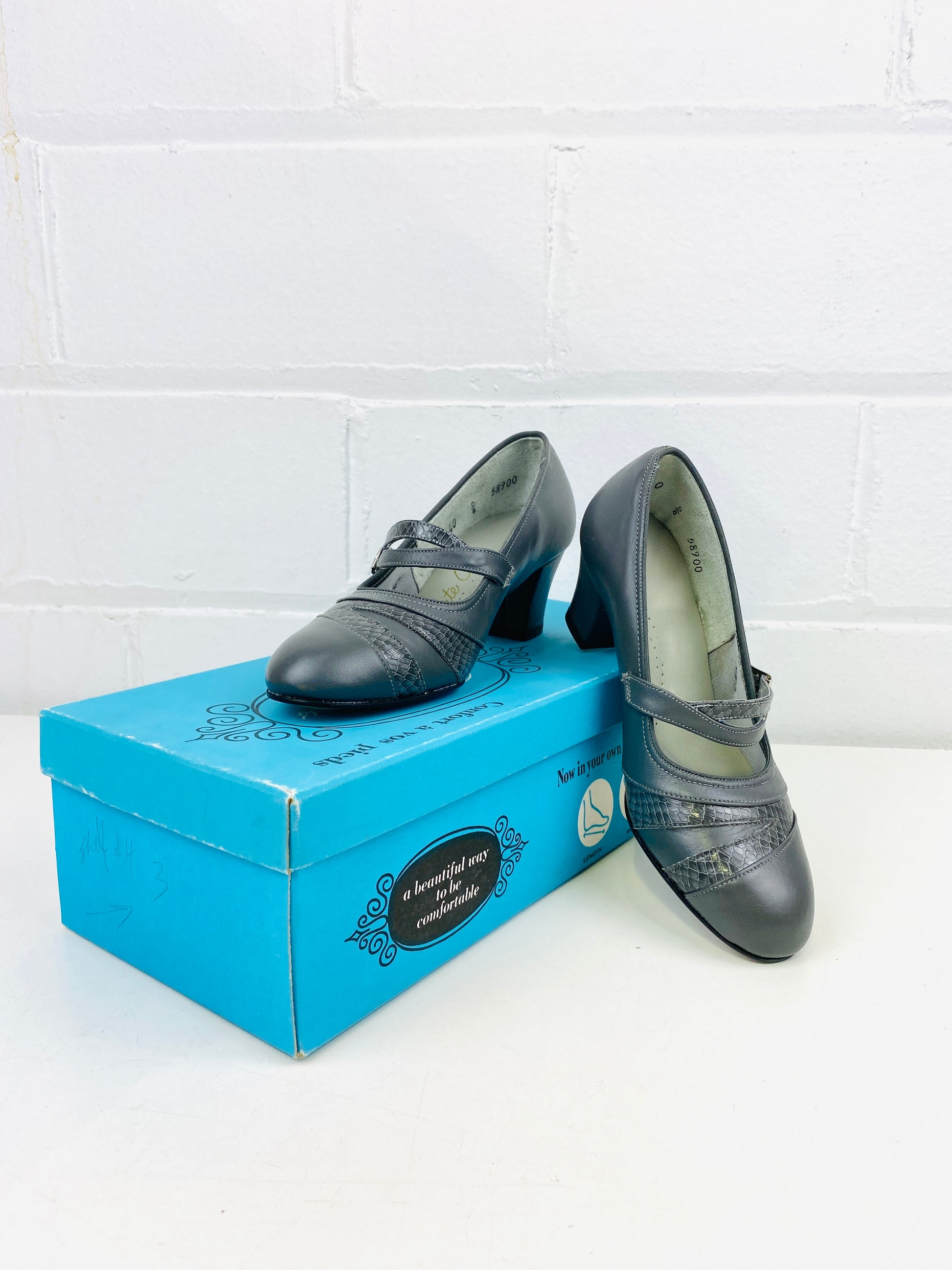 Vintage Deadstock Shoes, Women's 1980s Grey Leather Mid-Heel Pumps, NOS, 8292