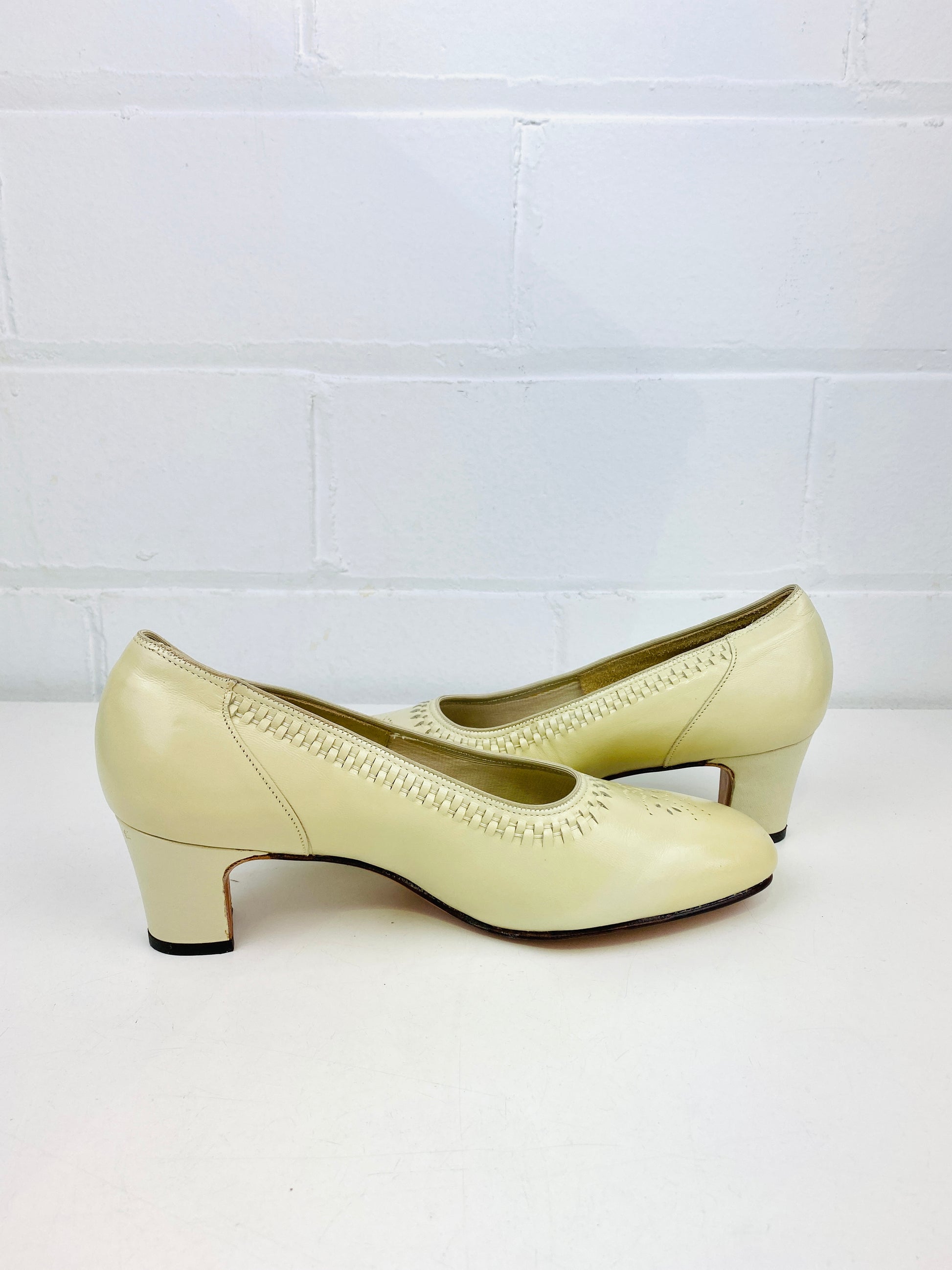 Vintage Deadstock Shoes, Women's 1980s Beige Leather Mid-Heel Pumps, NOS, 7681