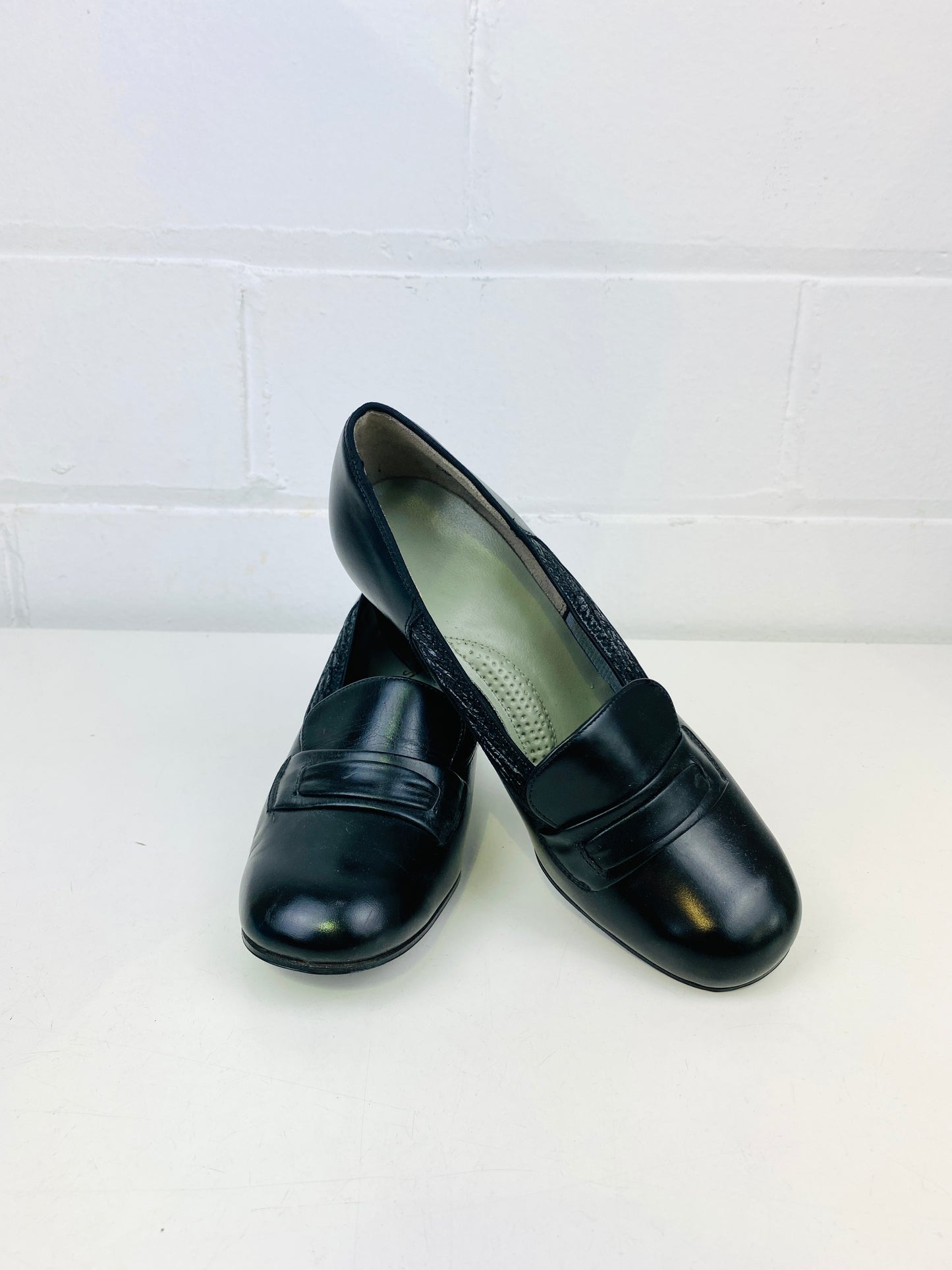Vintage Deadstock Shoes, Women's 1980s Black Leather Cuban Heel Pumps, NOS, 5990