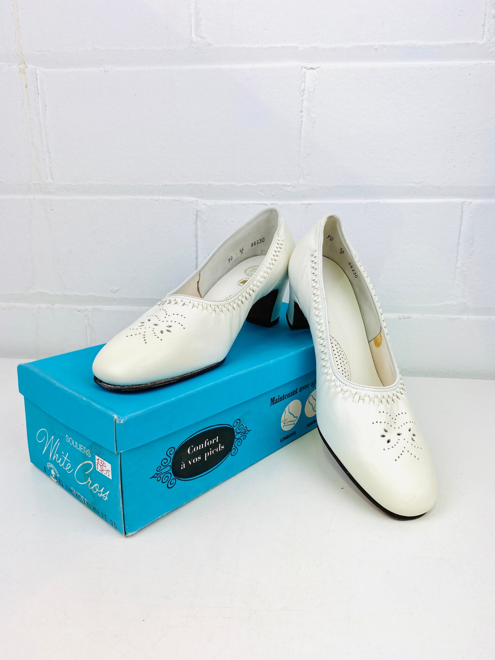 Vintage Deadstock Shoes, Women's 1980s White Leather Mid-Heel Pumps, NOS, 7681