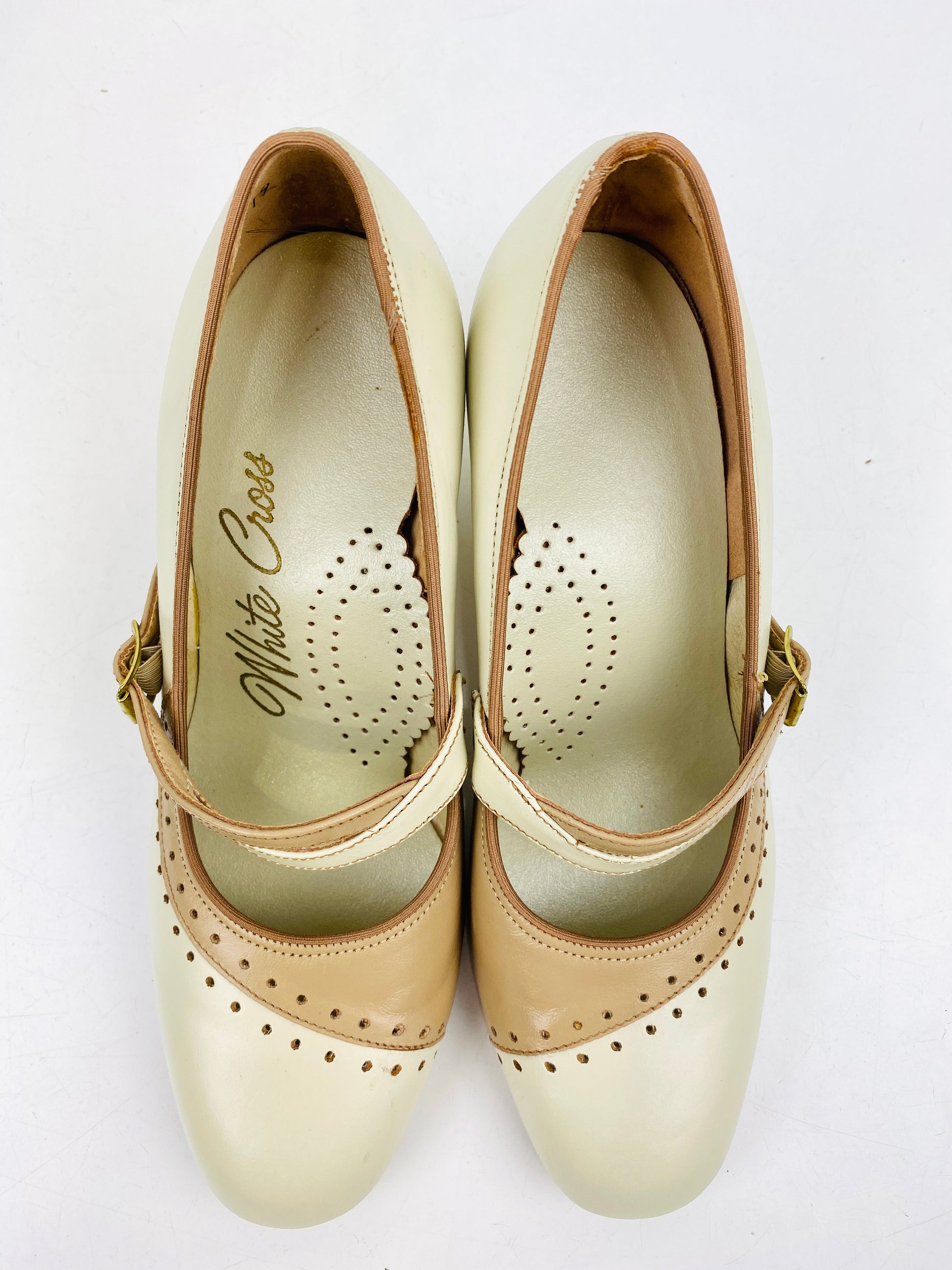 Vintage Deadstock Shoes, Women's 1980s Beige Leather Mid-Heel Pump's, NOS