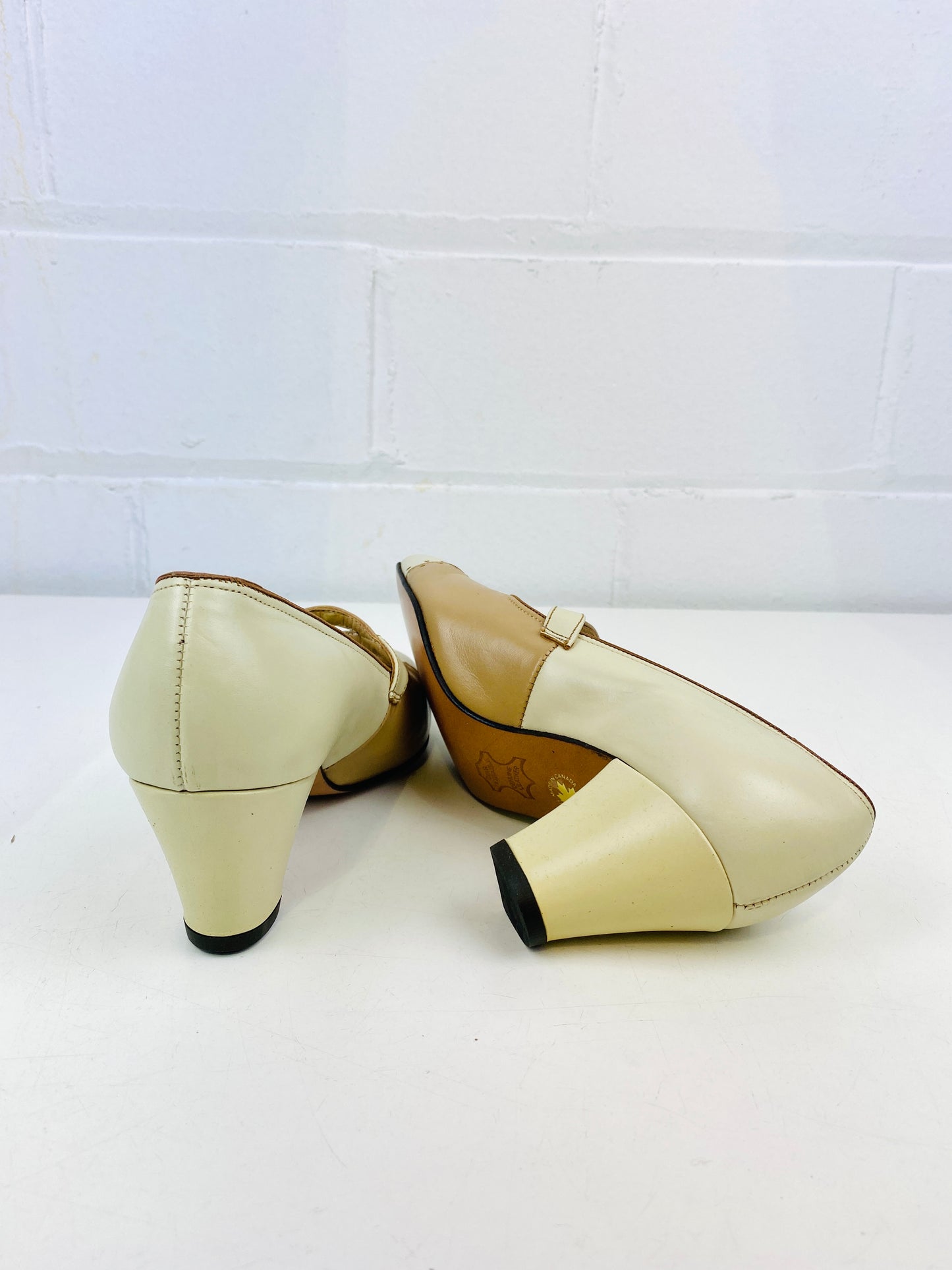 Vintage Deadstock Shoes, Women's 1980s Beige Leather Mid-Heel Pump's, NOS