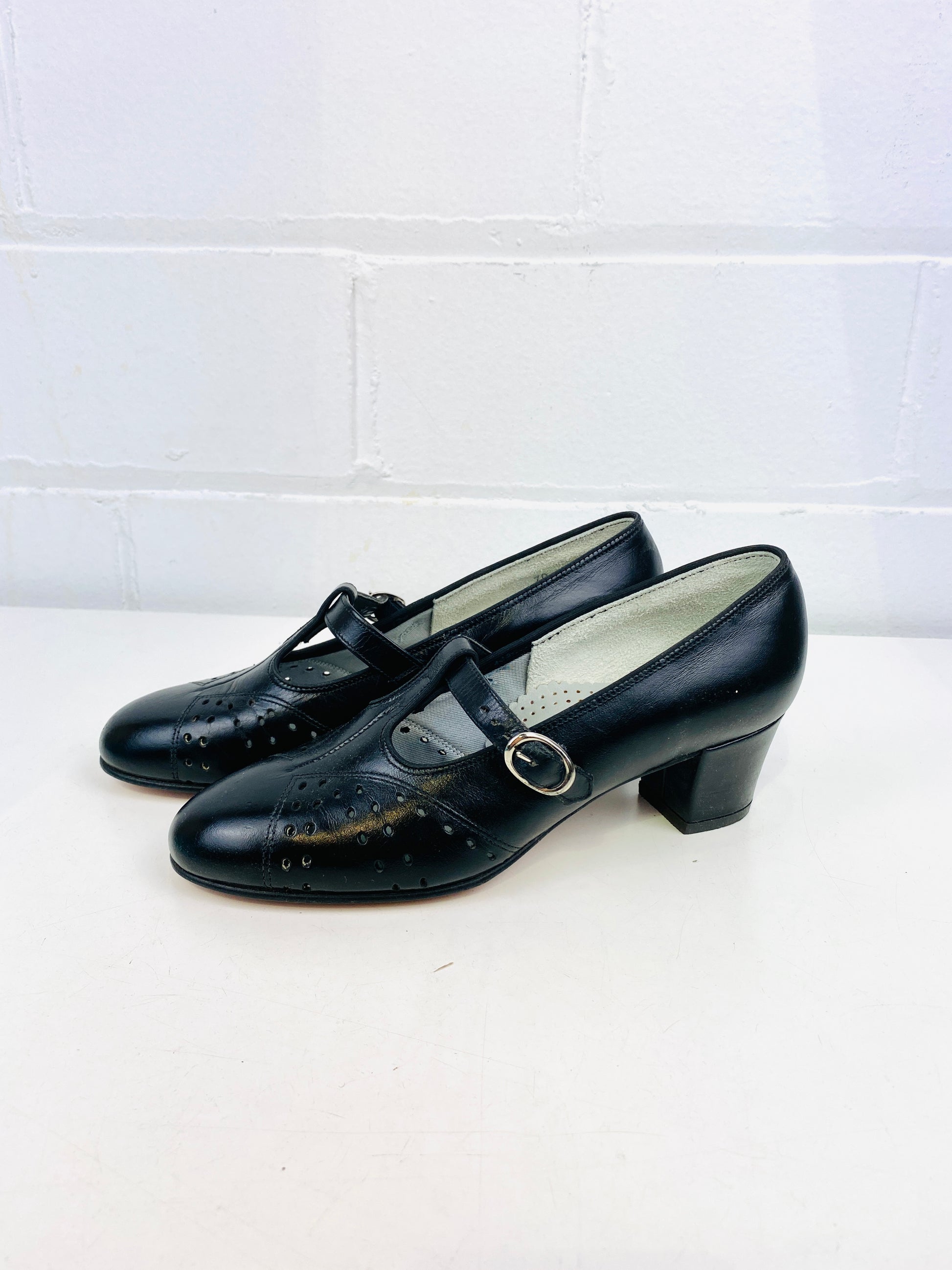 Vintage Deadstock Shoes, Women's 1980s Black Leather Cuban Heel T-Strap Pumps, NOS, 7869