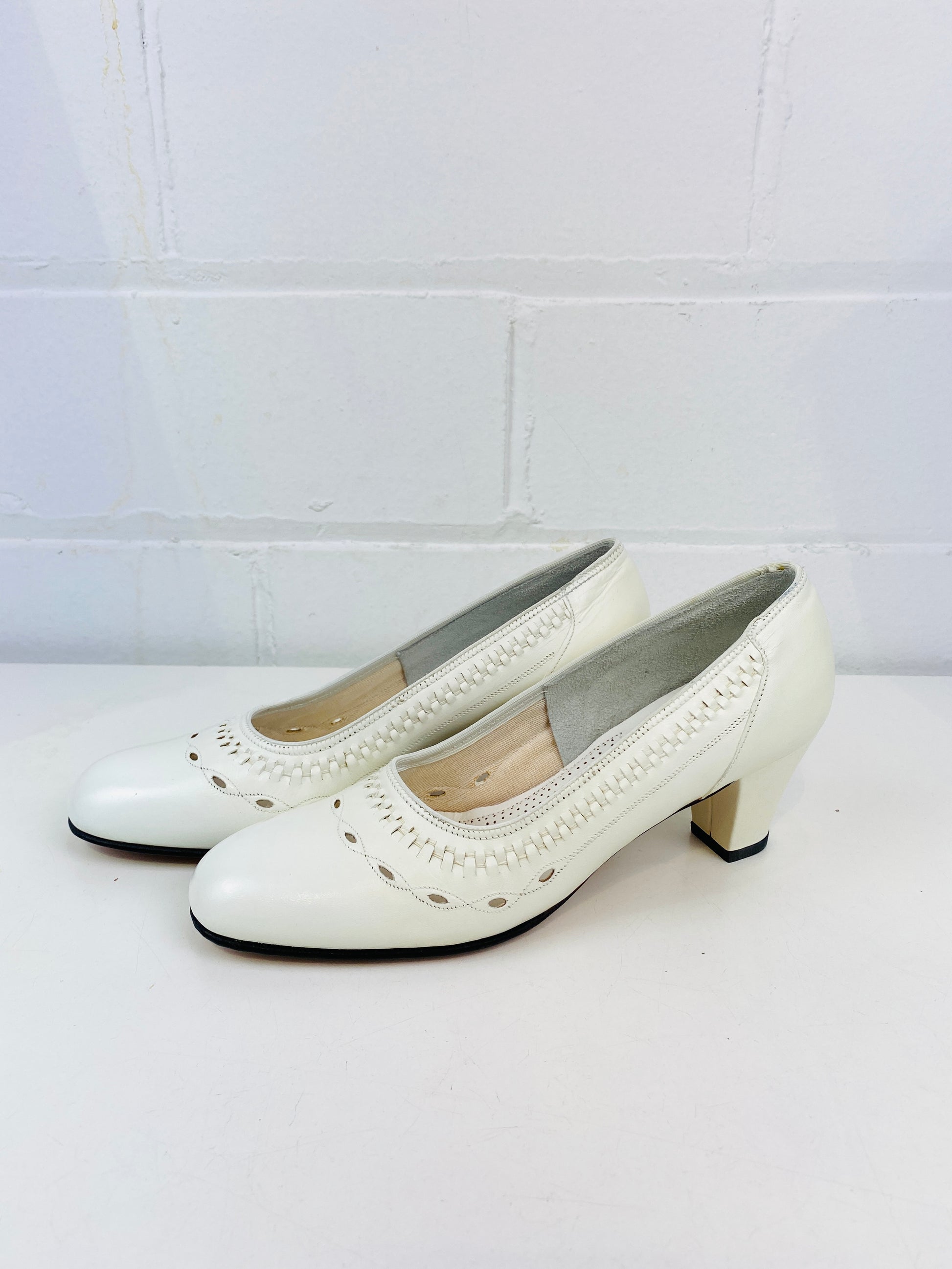 Vintage Deadstock Shoes, Women's 1980s White Leather Mid-Heel Pumps, NOS, 8230