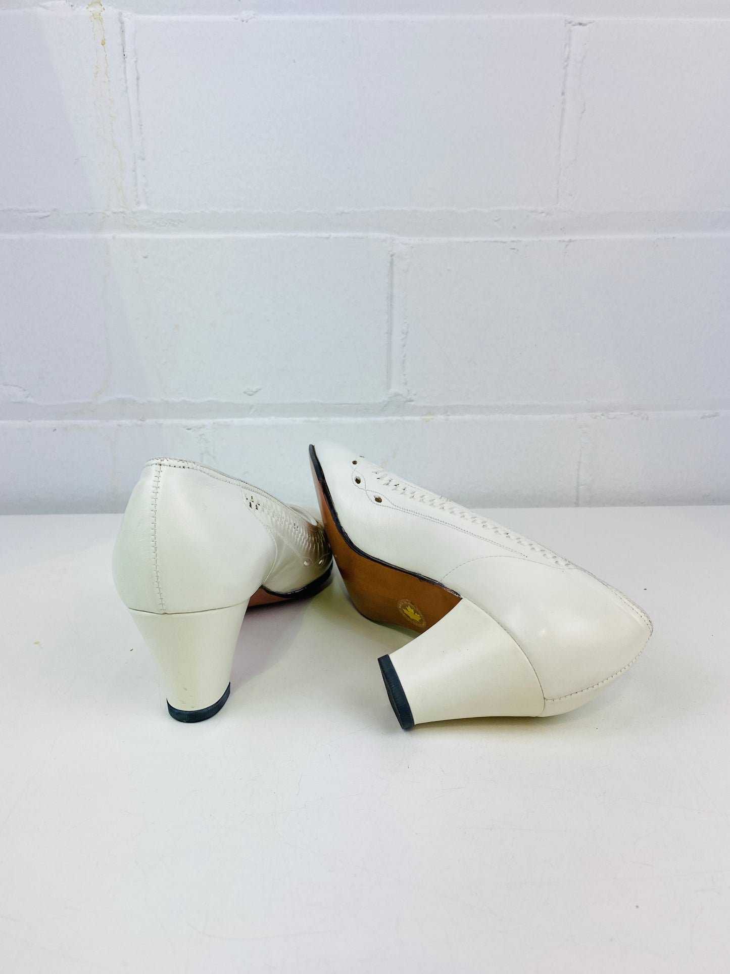 Vintage Deadstock Shoes, Women's 1980s White Leather Mid-Heel Pumps, NOS, 8230