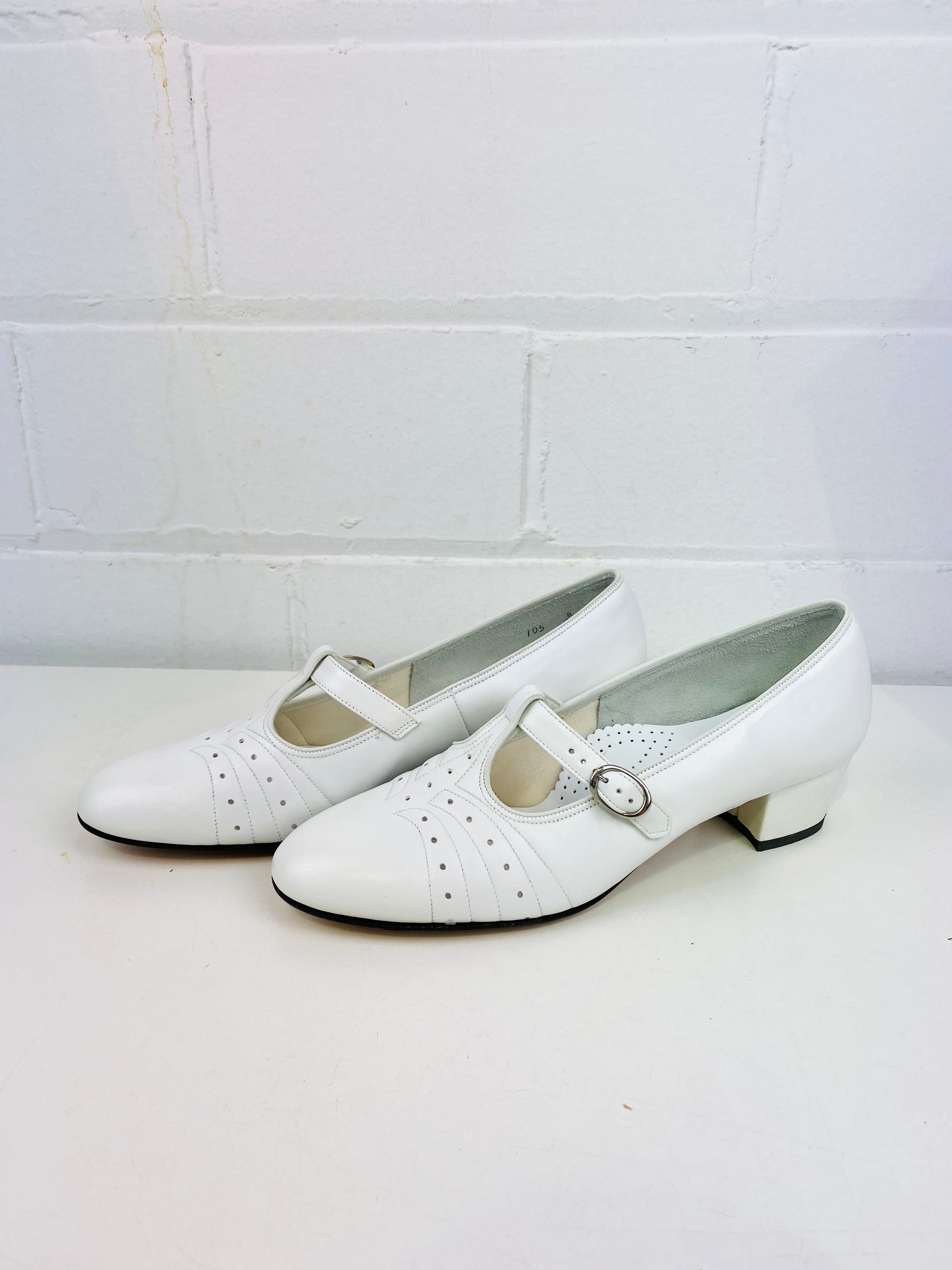 Vintage 1970s/80s Deadstock Women's Shoes, White Leather Cuban Heel T- – Ian Drummond Vintage Vintage 1970s/80s Deadstock Women's Shoes, White Leather Cuban Heel T- – Ian Drummond Vintage