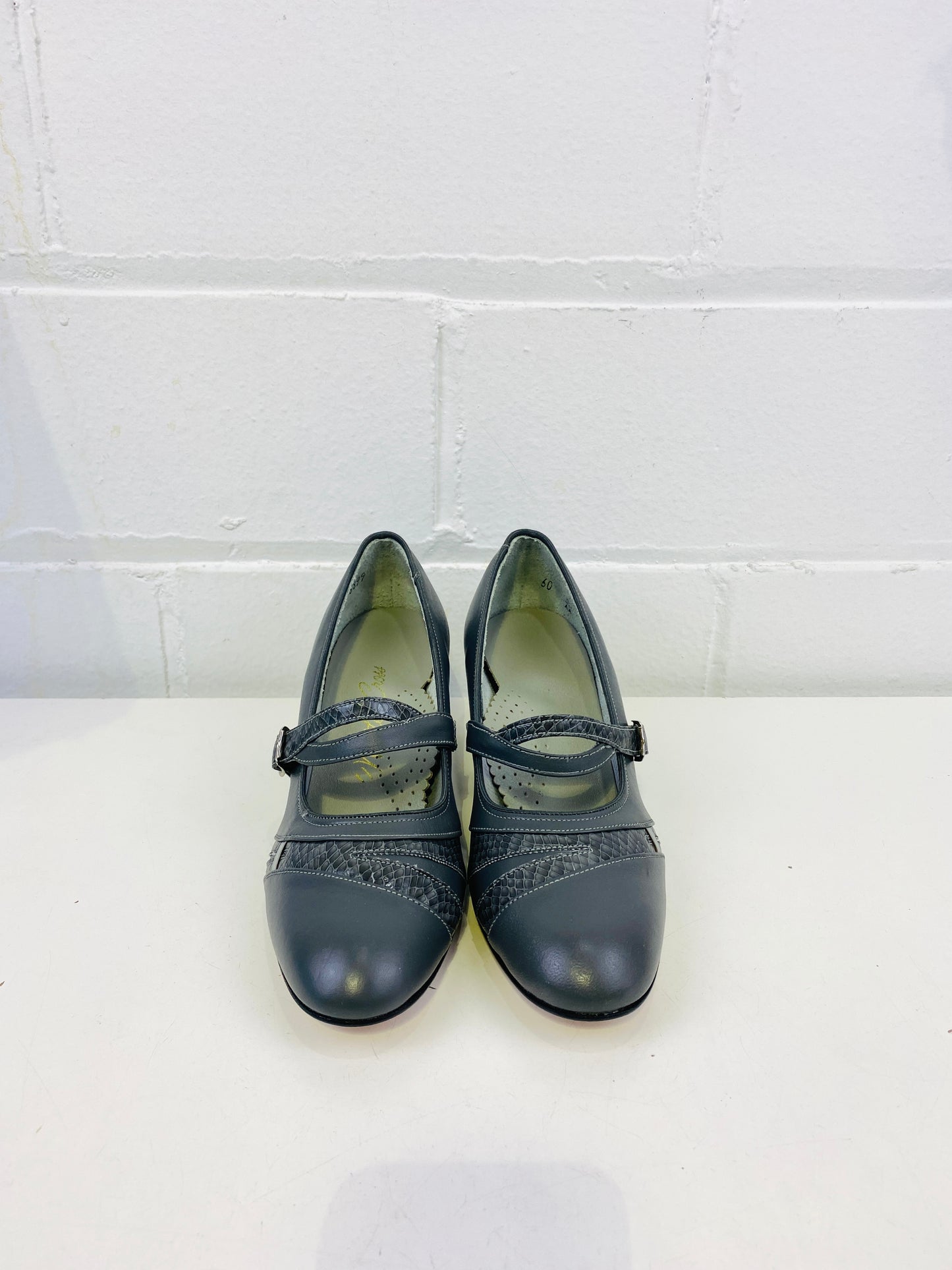 Vintage Deadstock Shoes, Women's 1980s Grey Leather Mid-Heel Pumps, NOS, 8485