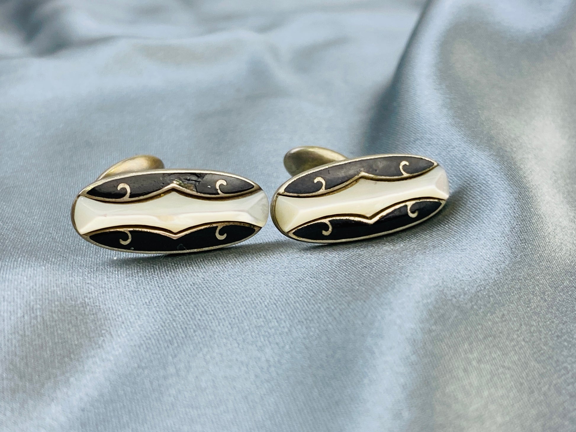 Antique Men's Silver Oval Cufflinks, Black & White Inlay, Curved Bar & Bean Back