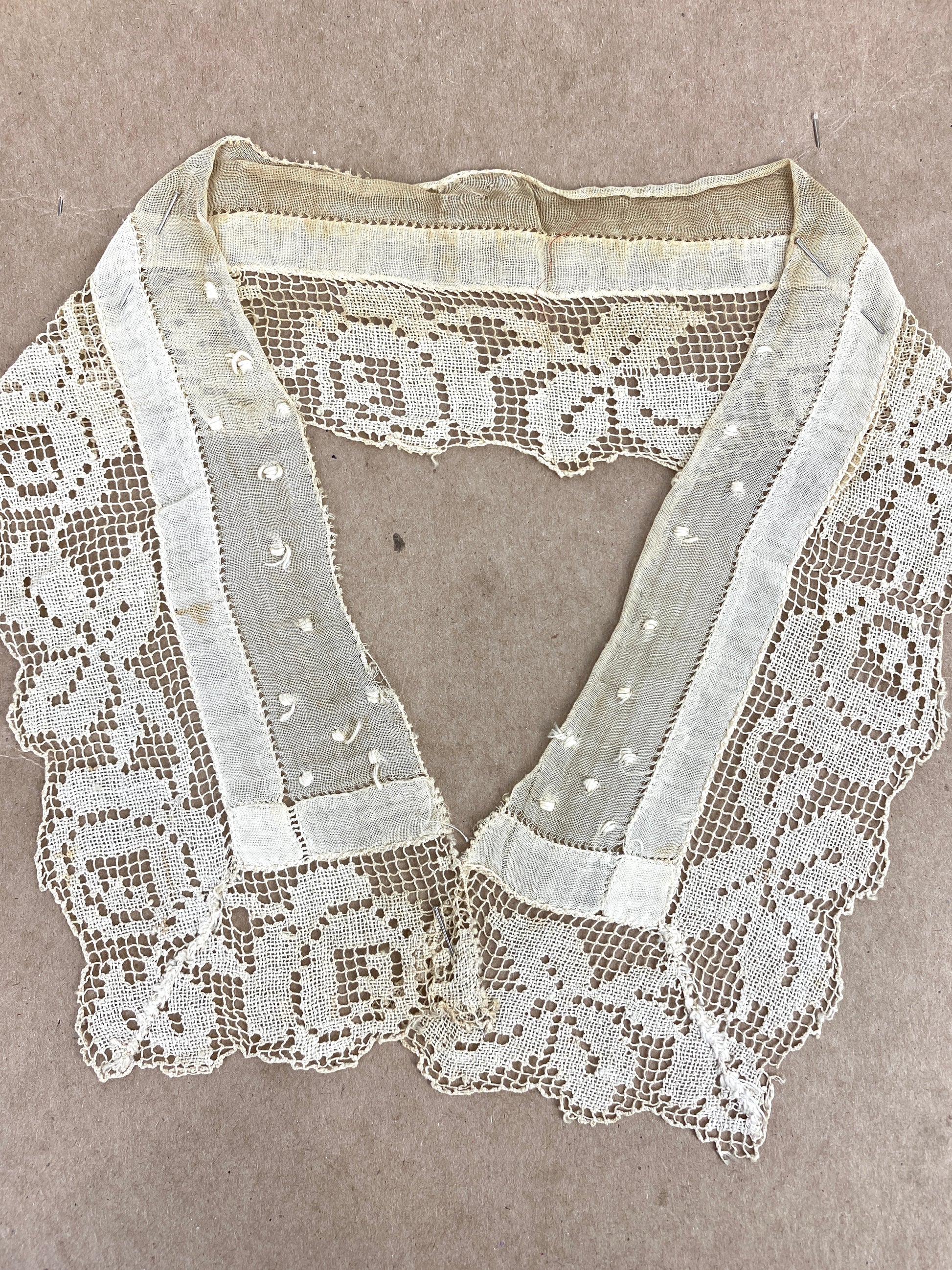 Vintage 1920s Beige Cotton Lace Collar and Cuffs Set