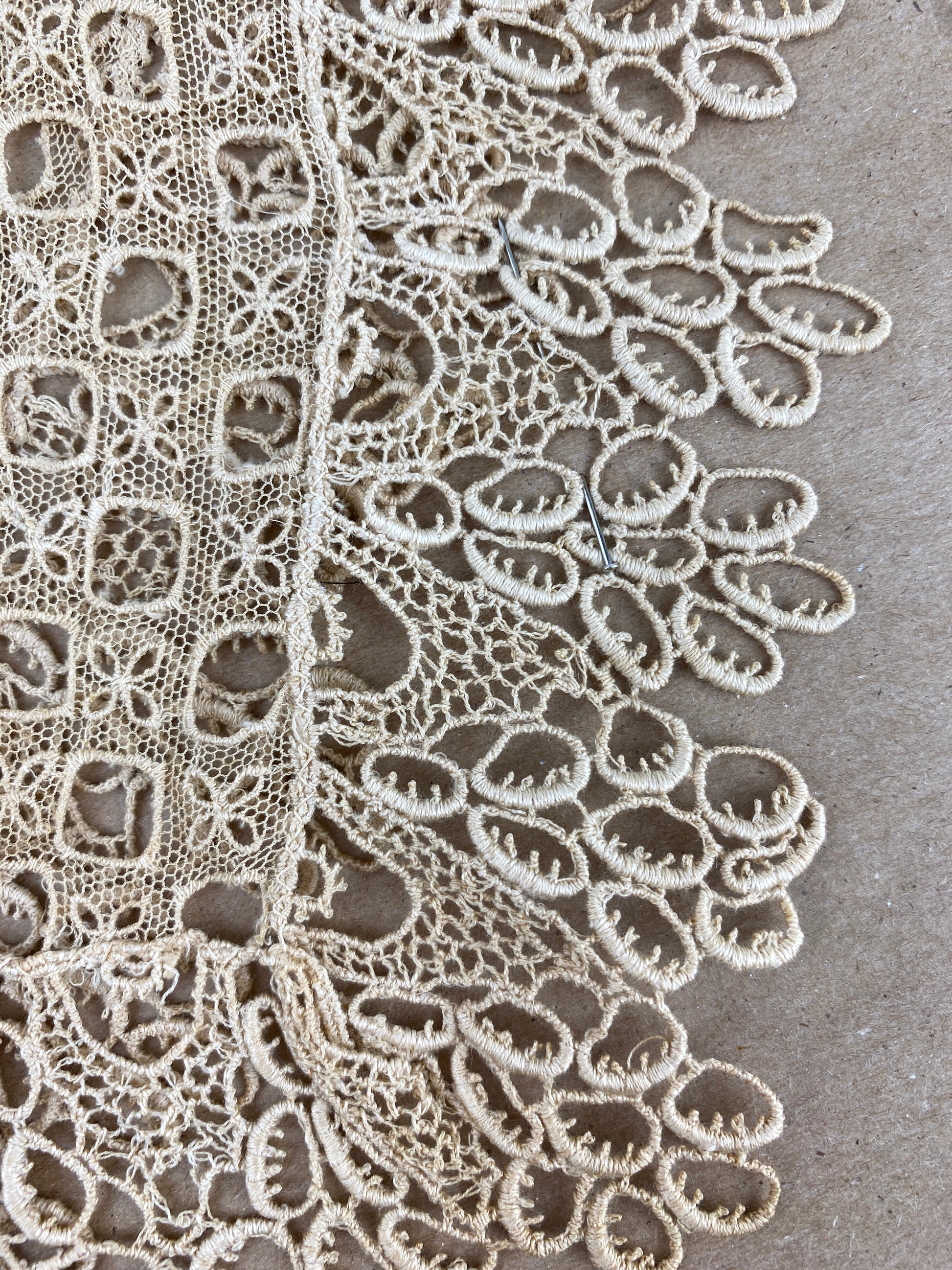 Antique Handmade Lace Collar with Crochet Button, Edwardian 1900s, 4 inches  wide
