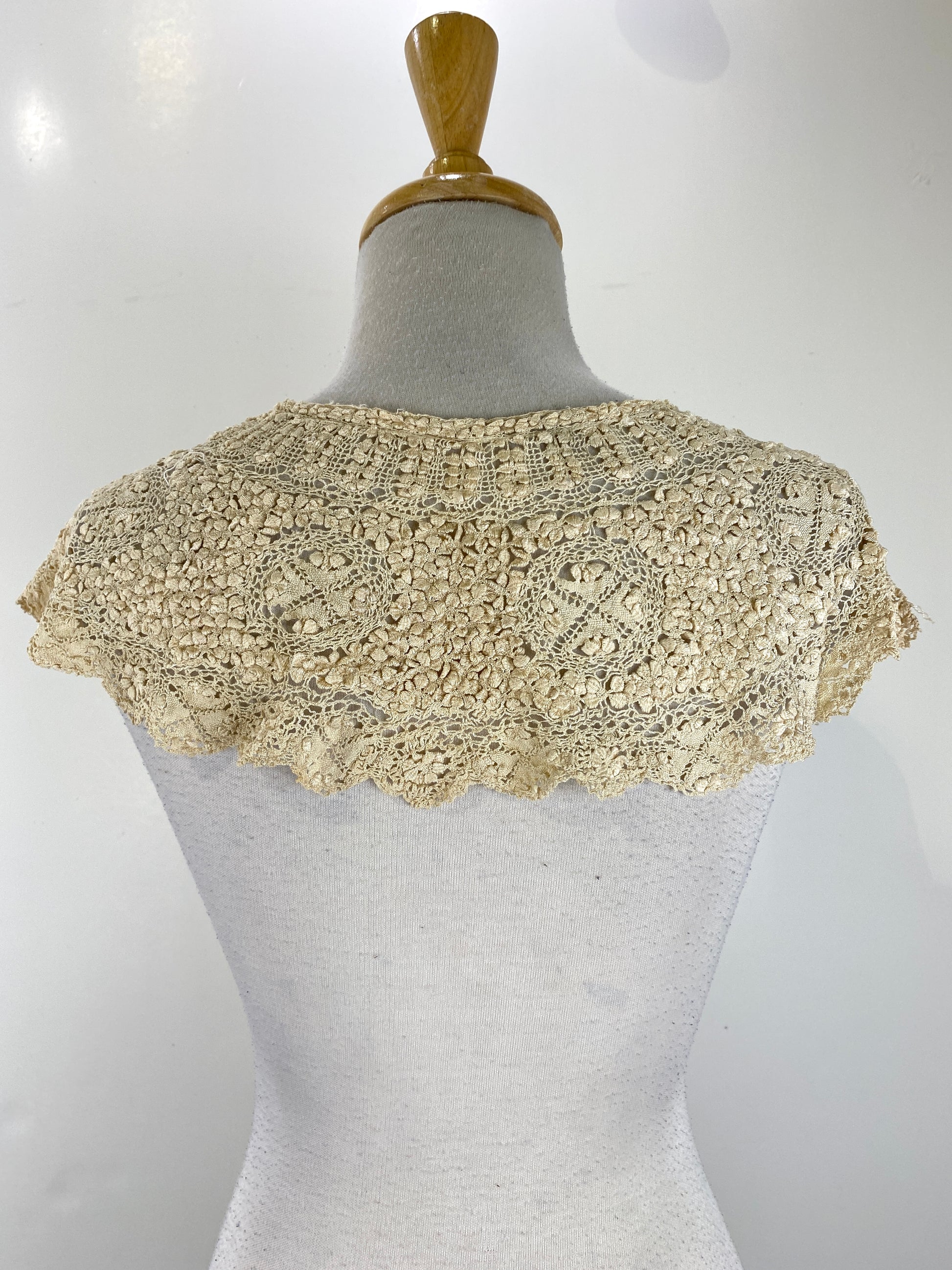 Antique Edwardian Cream Crochet Lace Collar
