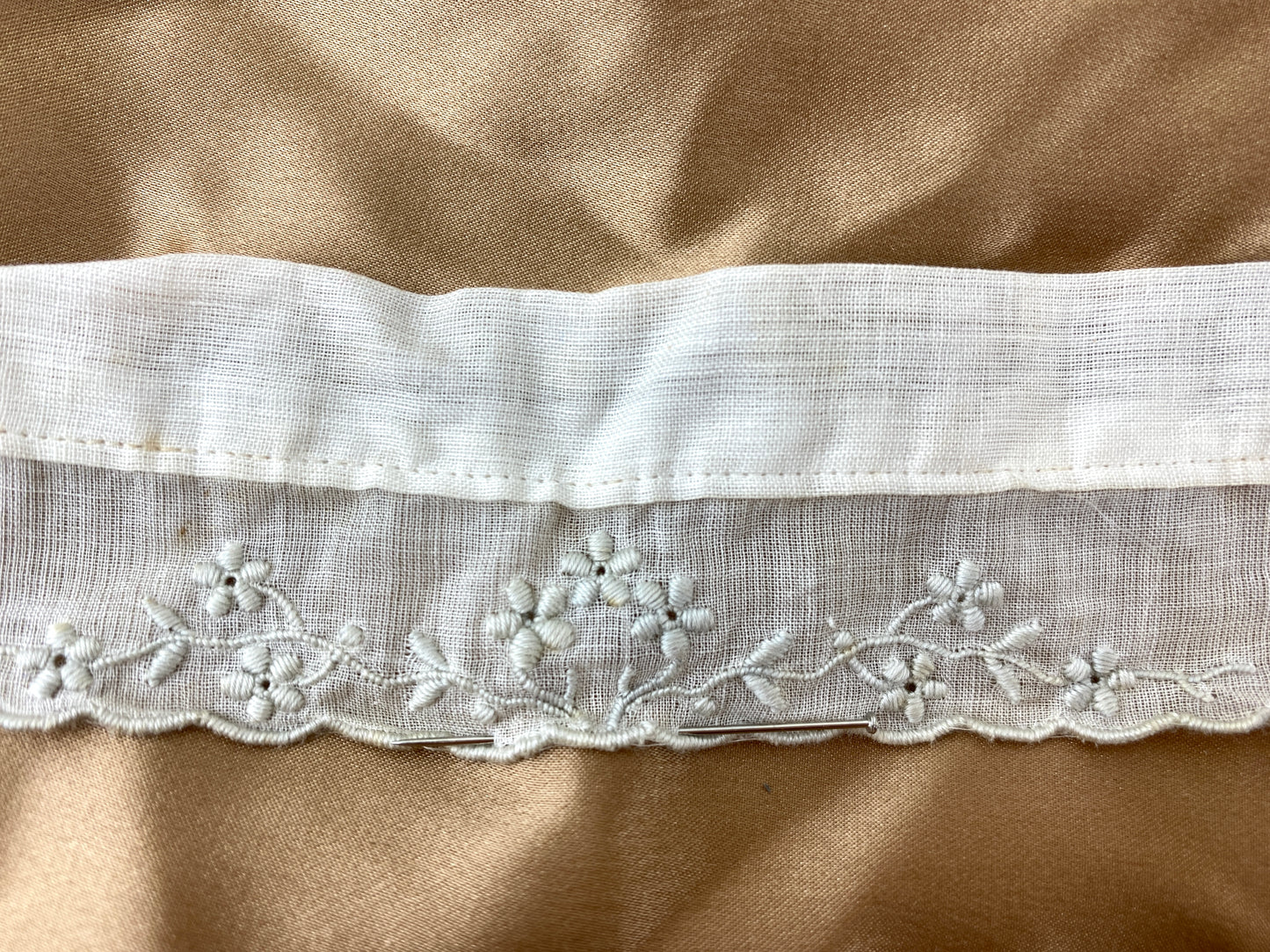 Antique Edwardian White Cotton Floral Embroidered Stand Collar & Matching Cuffs Set