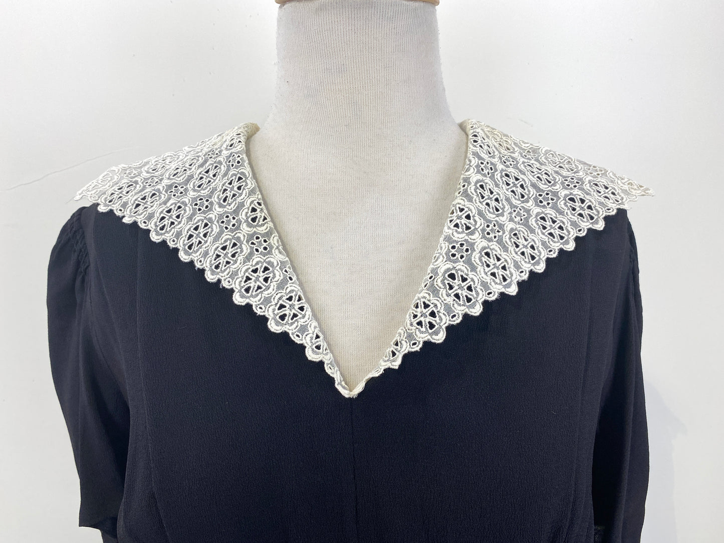 Vintage 1930s White Cotton Embroidered Collar