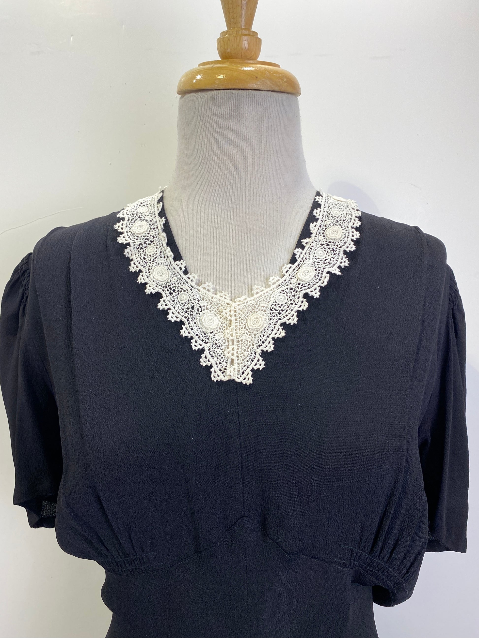 Antique Edwardian White Crochet Lace Collar