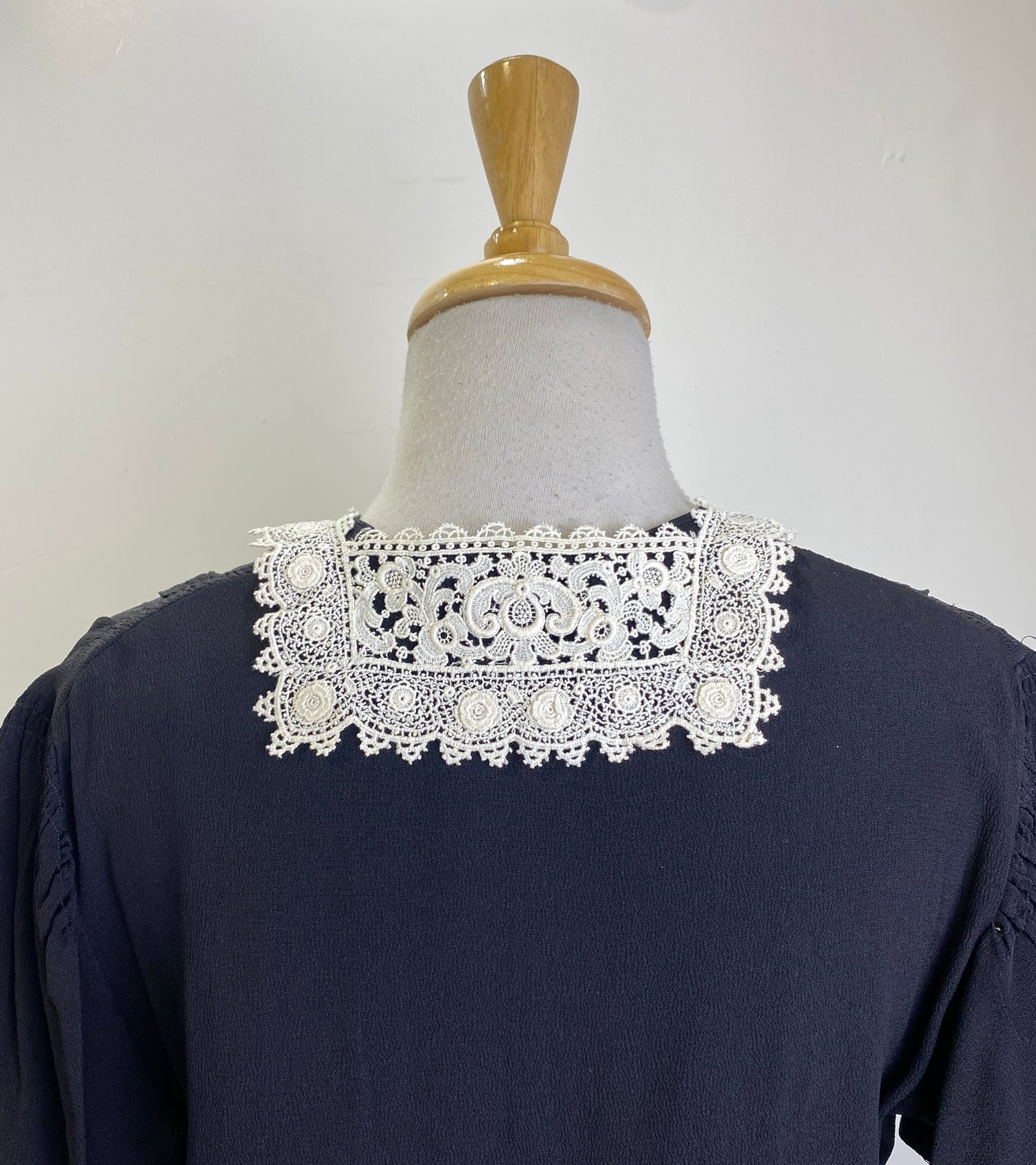 Antique Edwardian White Crochet Lace Collar
