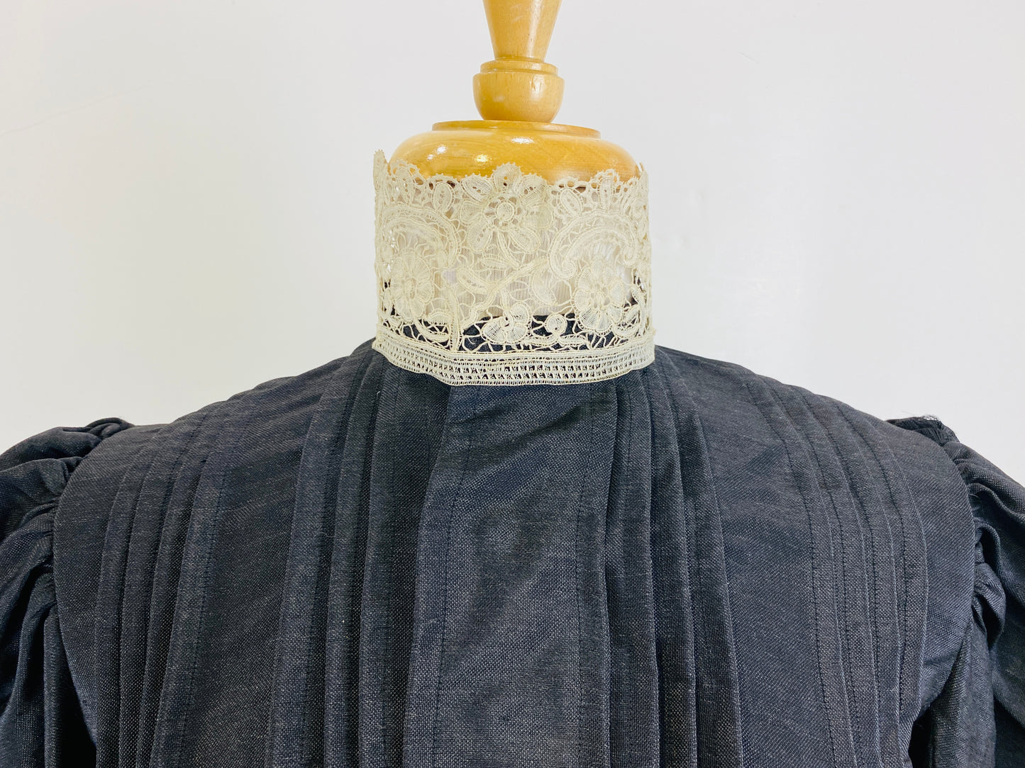Antique Victorian Hand Needlework Beige Lace Stand Collar