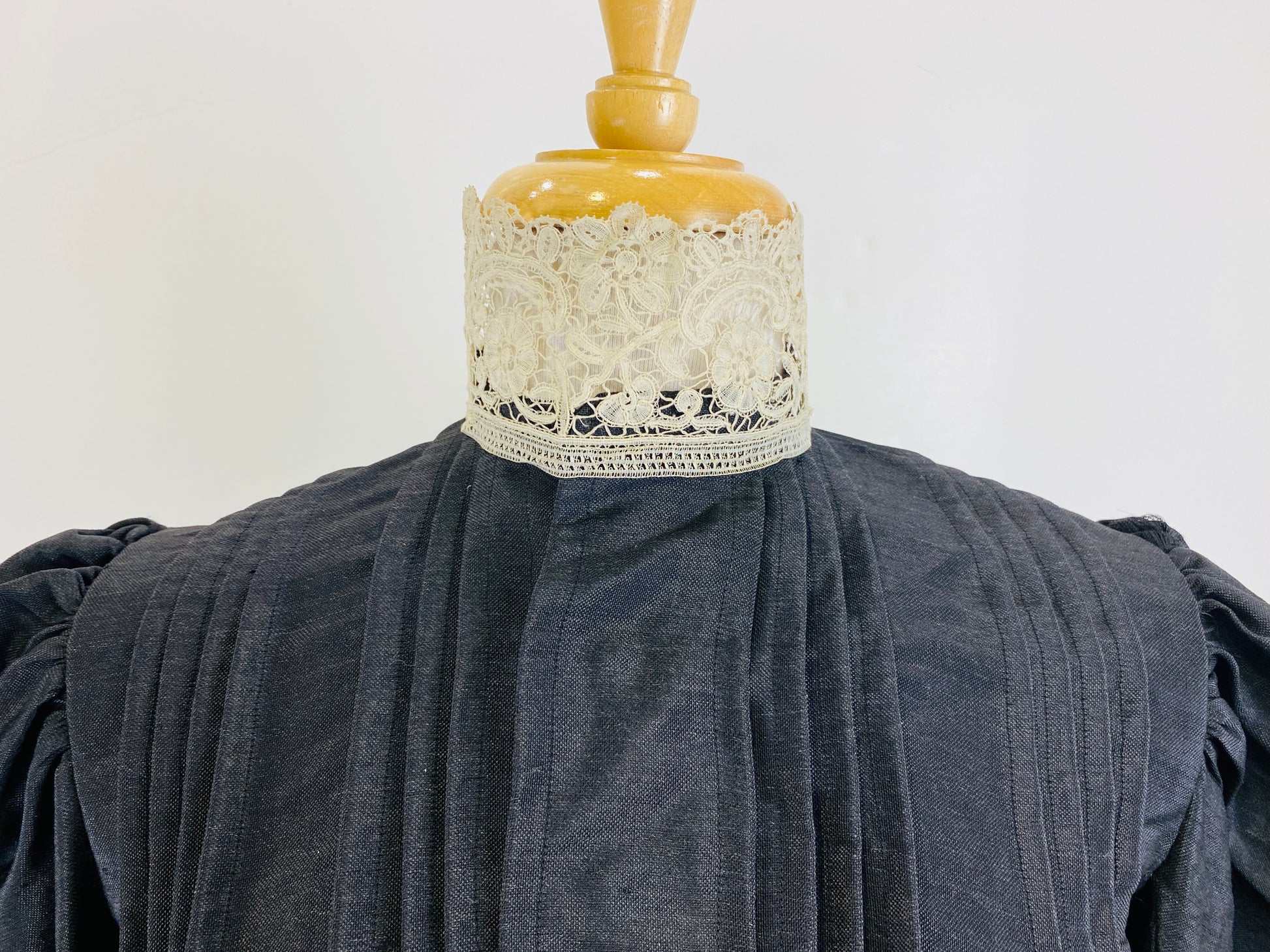 Antique Victorian Hand Needlework Beige Lace Stand Collar