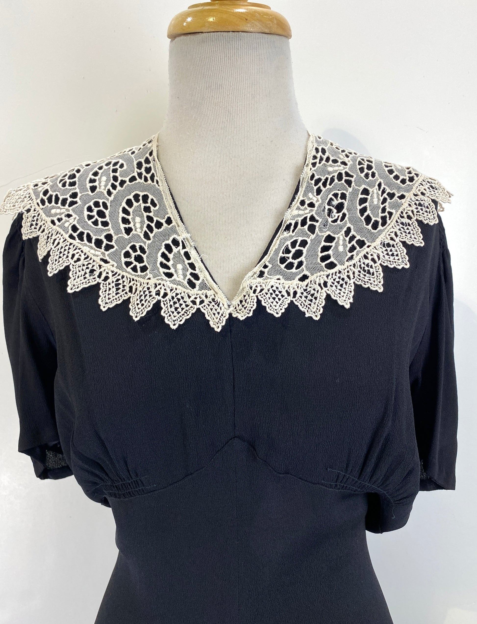 Antique Edwardian Cream Crochet and Tulle Lace Collar