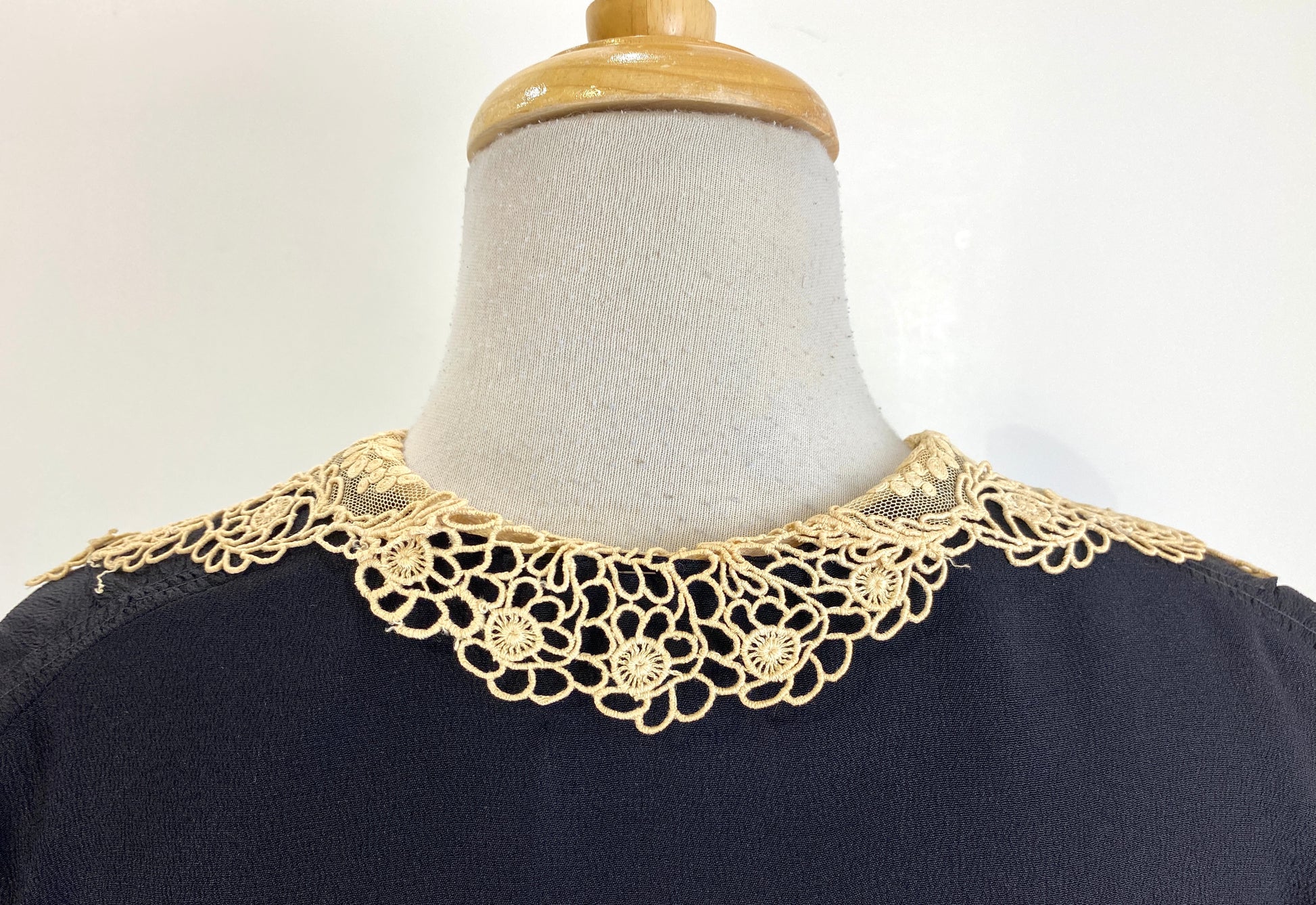 Vintage 1930s Beige Cording Embroidered Tulle Lace Collar 
