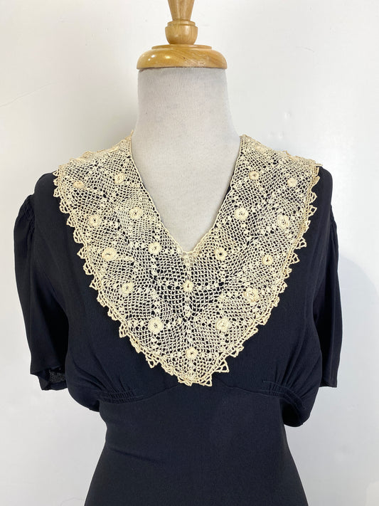 Vintage 1930s Beige Irish Crochet Collar