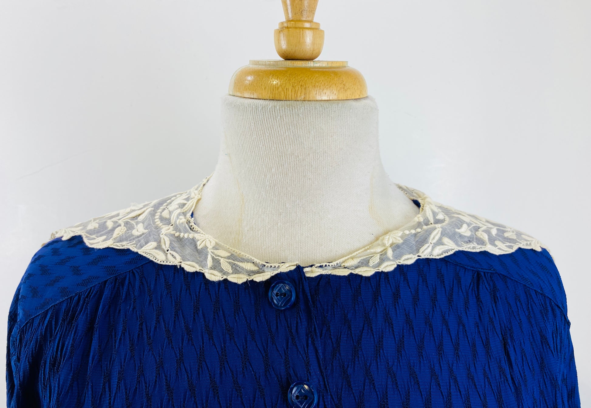 Vintage 1930s Cream Embroidered Voile Collar 