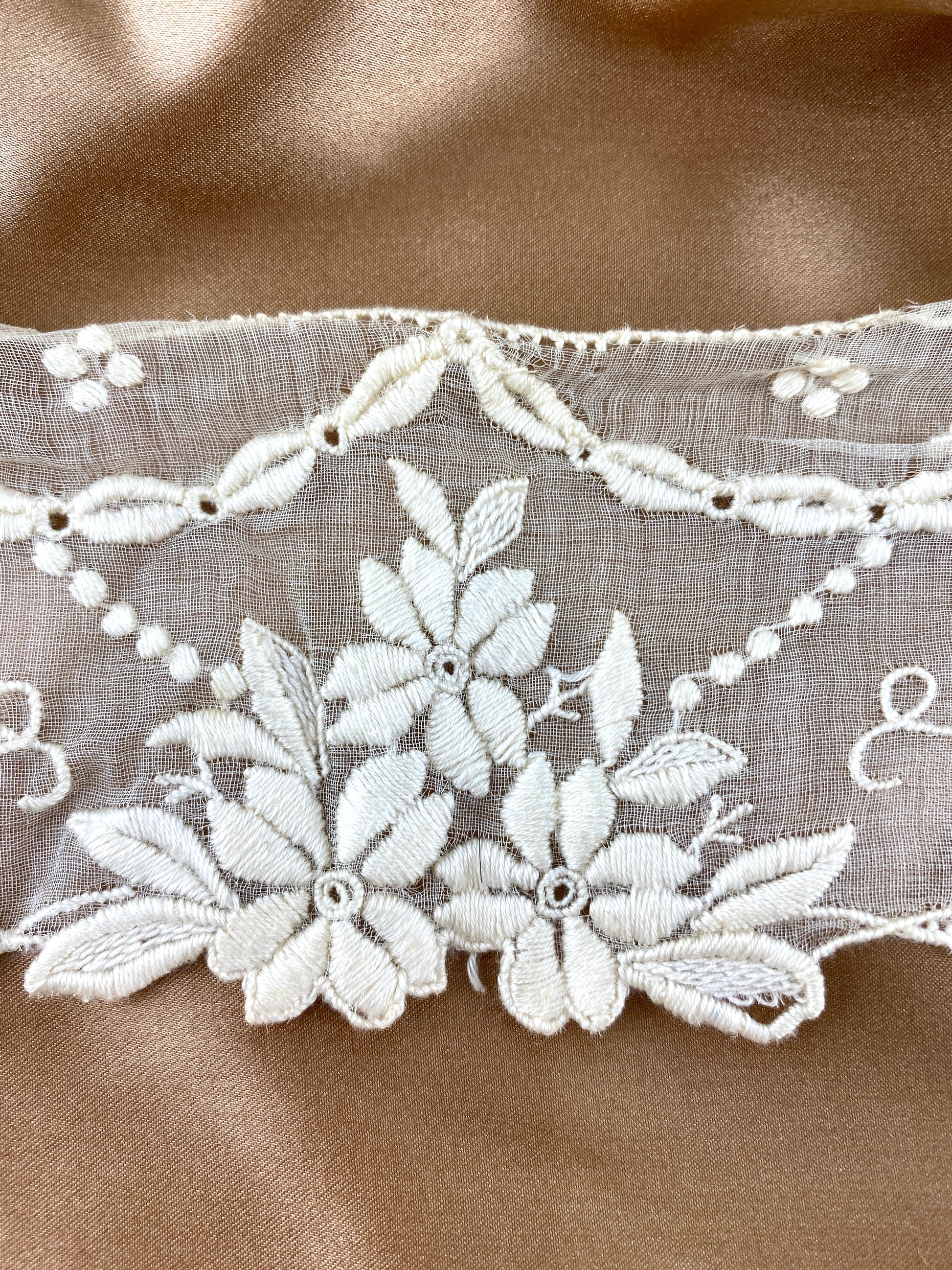 Vintage 1930s Cream Embroidered Voile Collar 