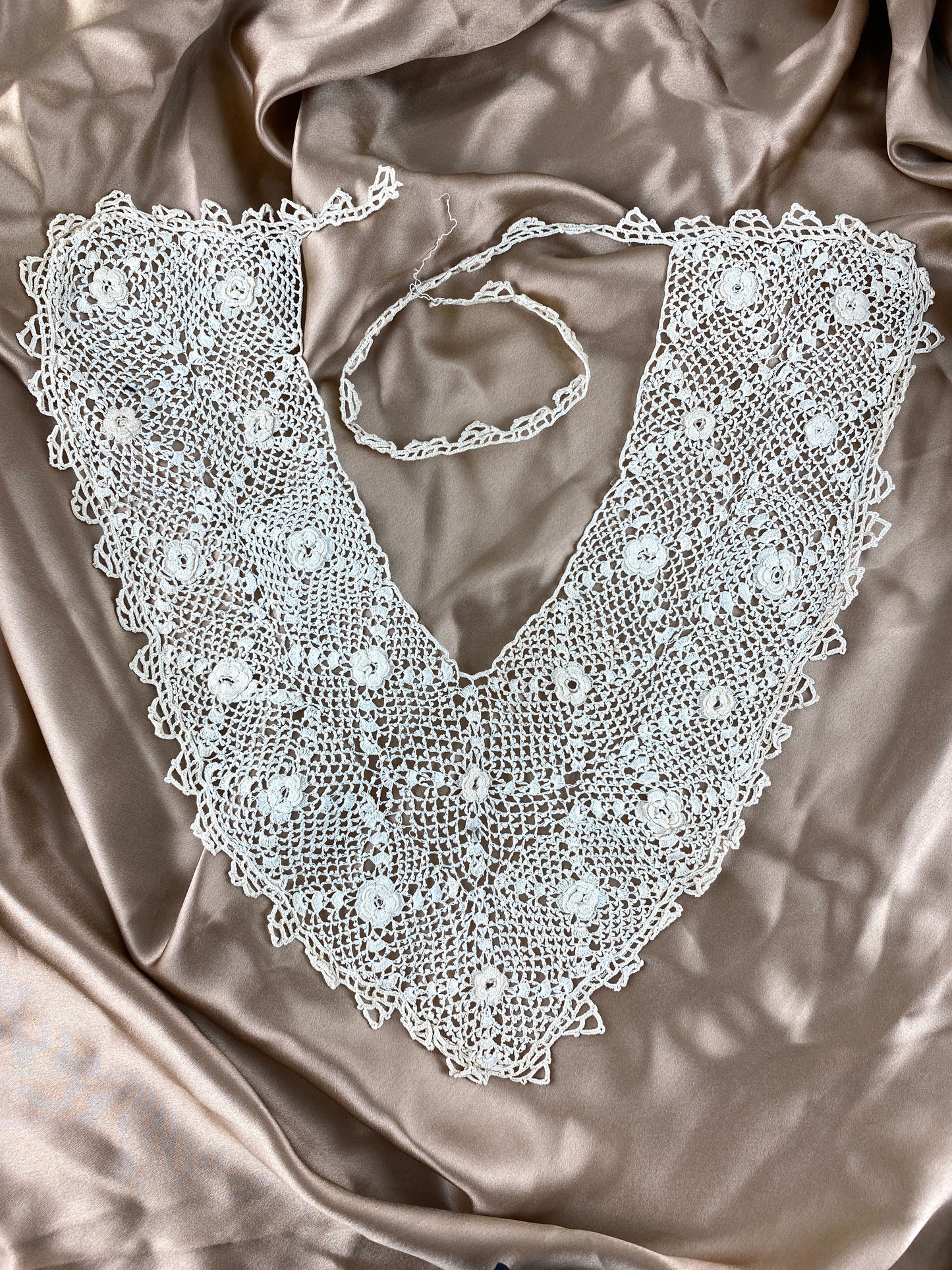 Vintage 1930s Beige Irish Crochet Collar