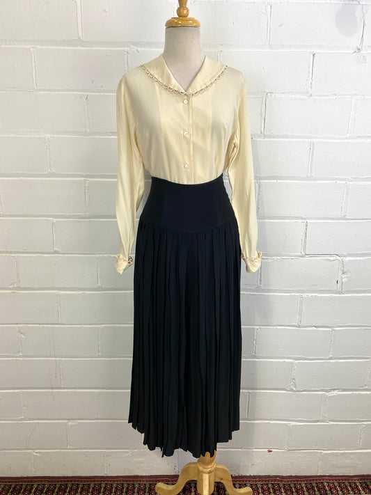 Style 2795 Womens Blouse Straight Skirt & Pleated Pants 1970s Vintage