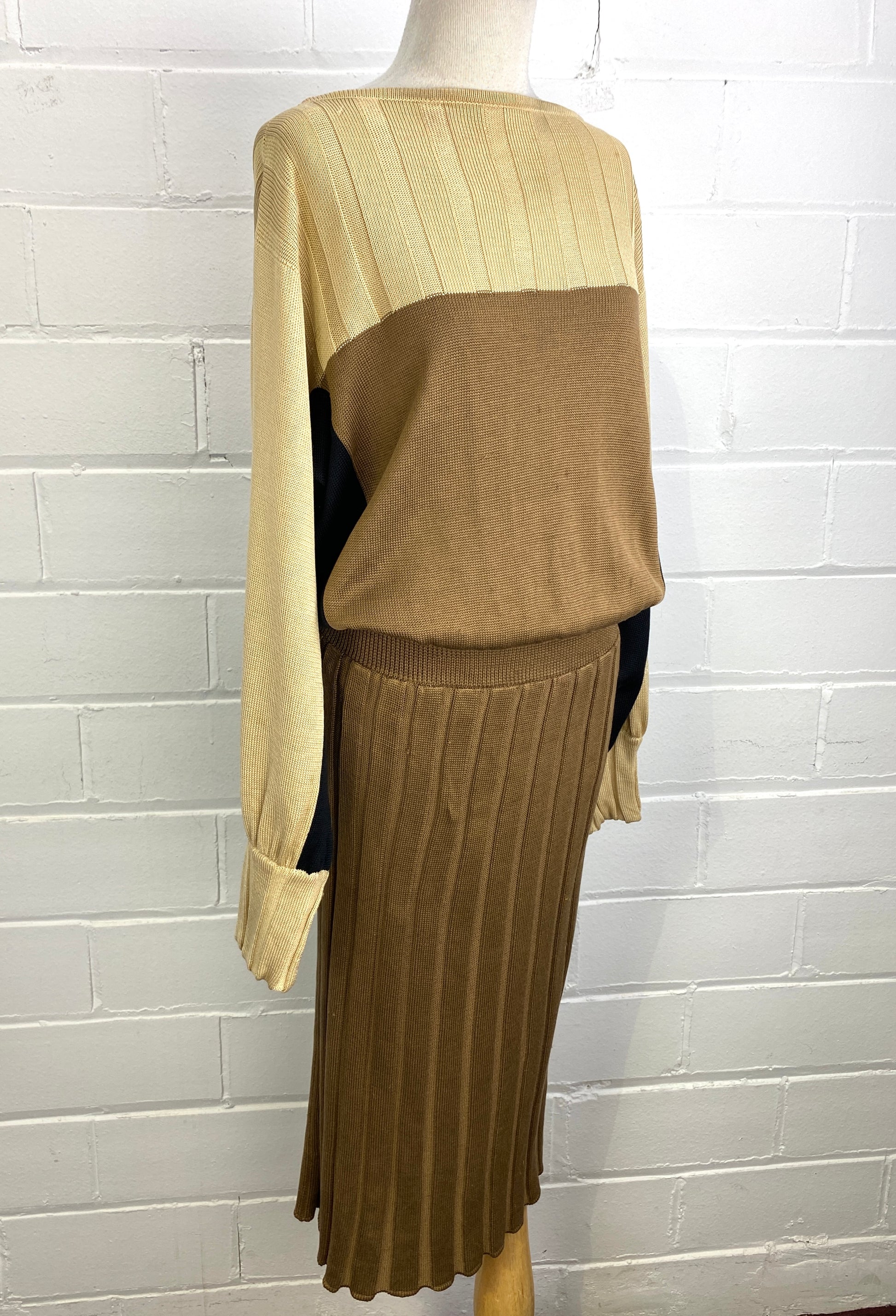 Vintage 1980s Long Sleeve Brown Knit Dress, Laura Biagiotti, Medium Ian Drummond Vintage Vintage 1980s Long Sleeve Brown Knit Dress, Laura Biagiotti, Medium Ian Drummond Vintage