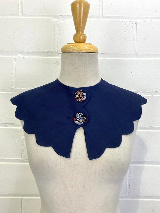 Vintage 1930s Blue Scallop Edge Collar with Floral Buttons 
