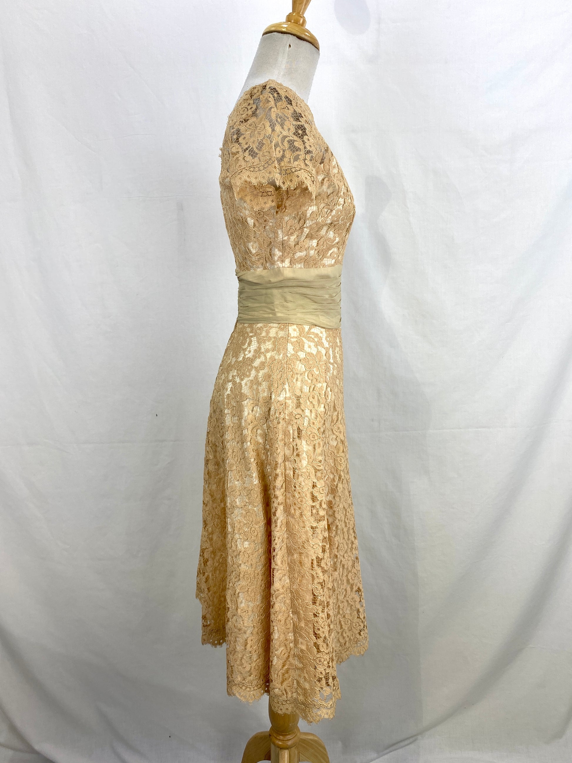 Vintage 1950s Peach-Cream Lace Cocktail Dress, XS Ian Drummond Vintage Vintage 1950s Peach-Cream Lace Cocktail Dress, XS Ian Drummond Vintage