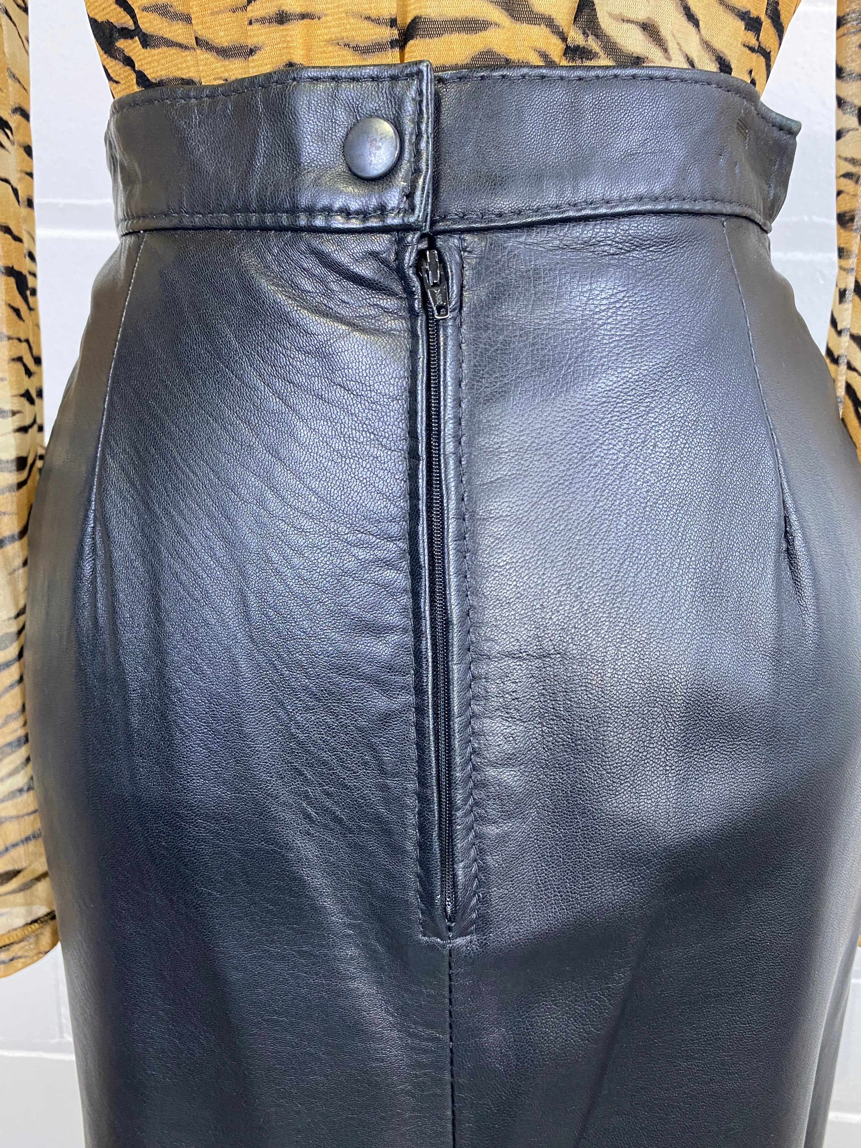 Vintage high 2024 waisted leather skirt