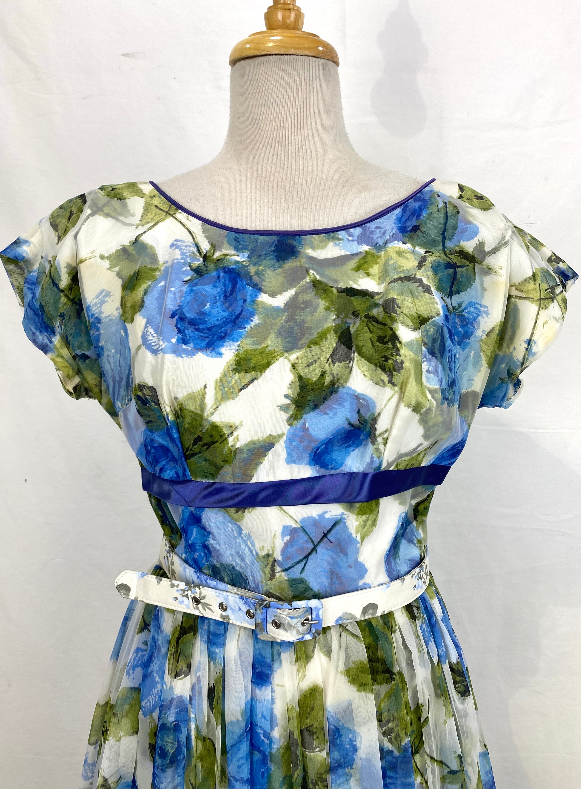 Front bodice of 50s floral dress with belt. Ian Drummond Vintage. 