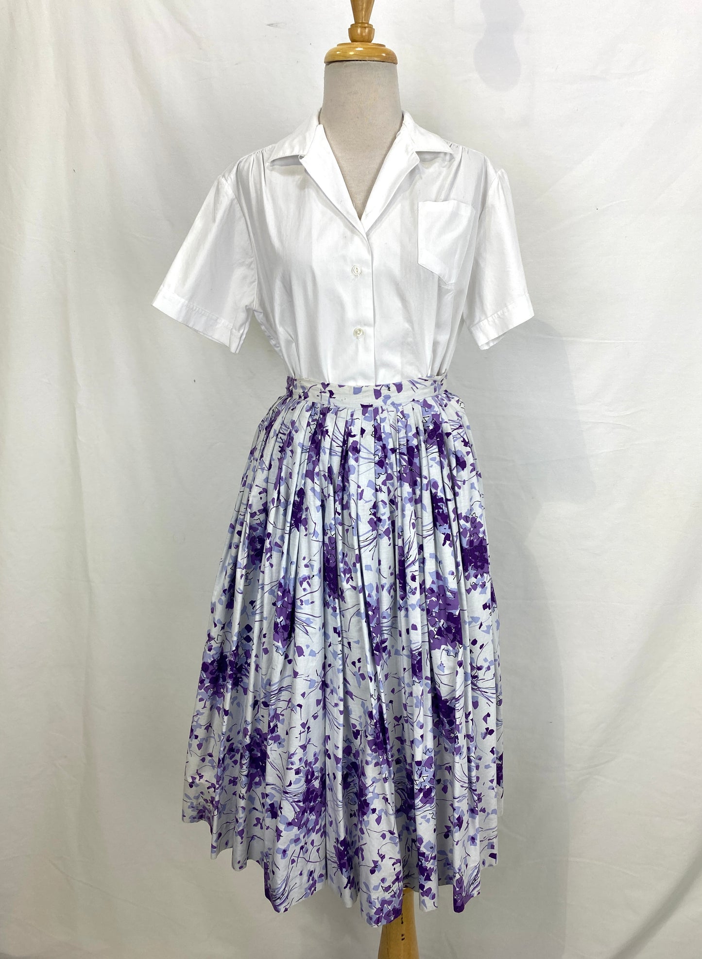 Full front view of Alex Colman purple print 50s skirt. Ian Drummond Vintage. 