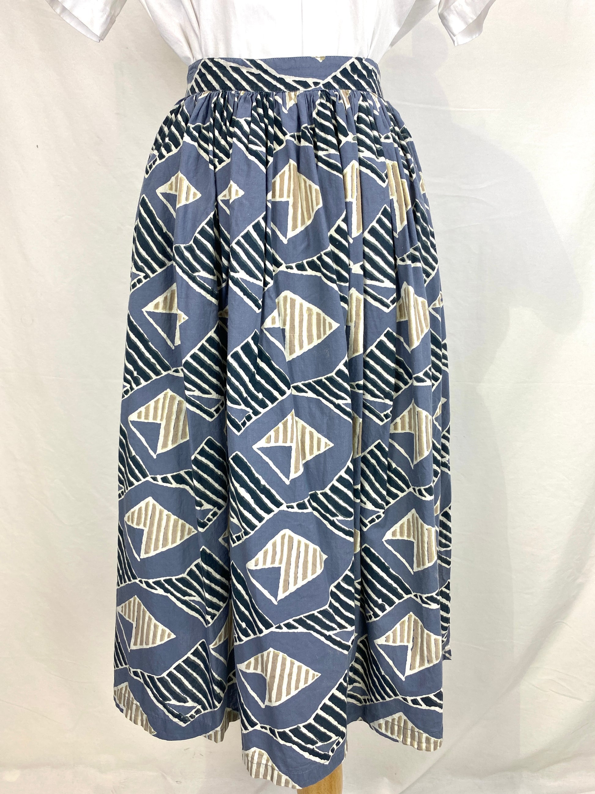 Front view of Esprit 80s vintage blue cotton print skirt. Ian Drummond Vintage. 
