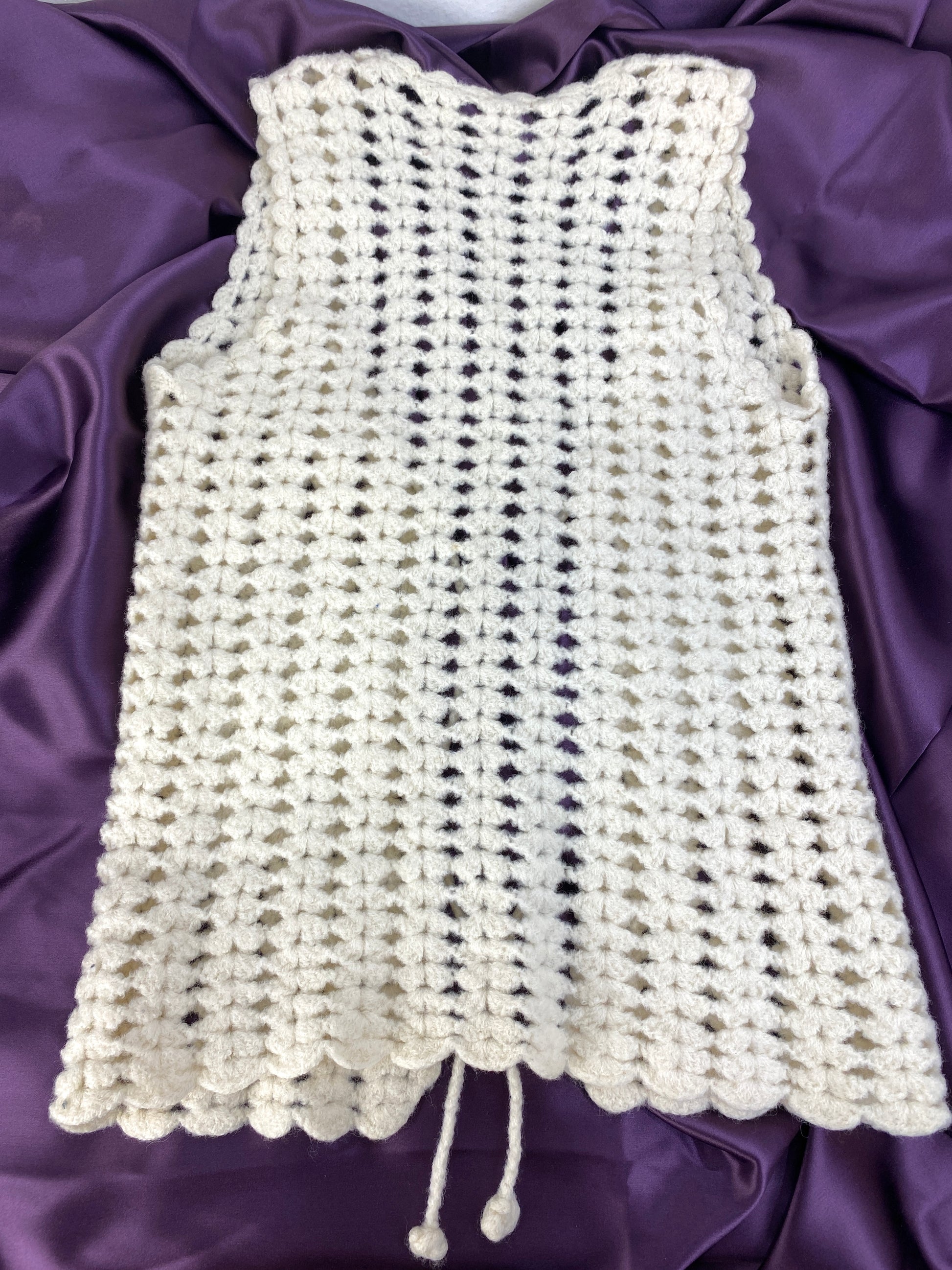 Vintage 1970s White Crochet Child's Vest, B24"