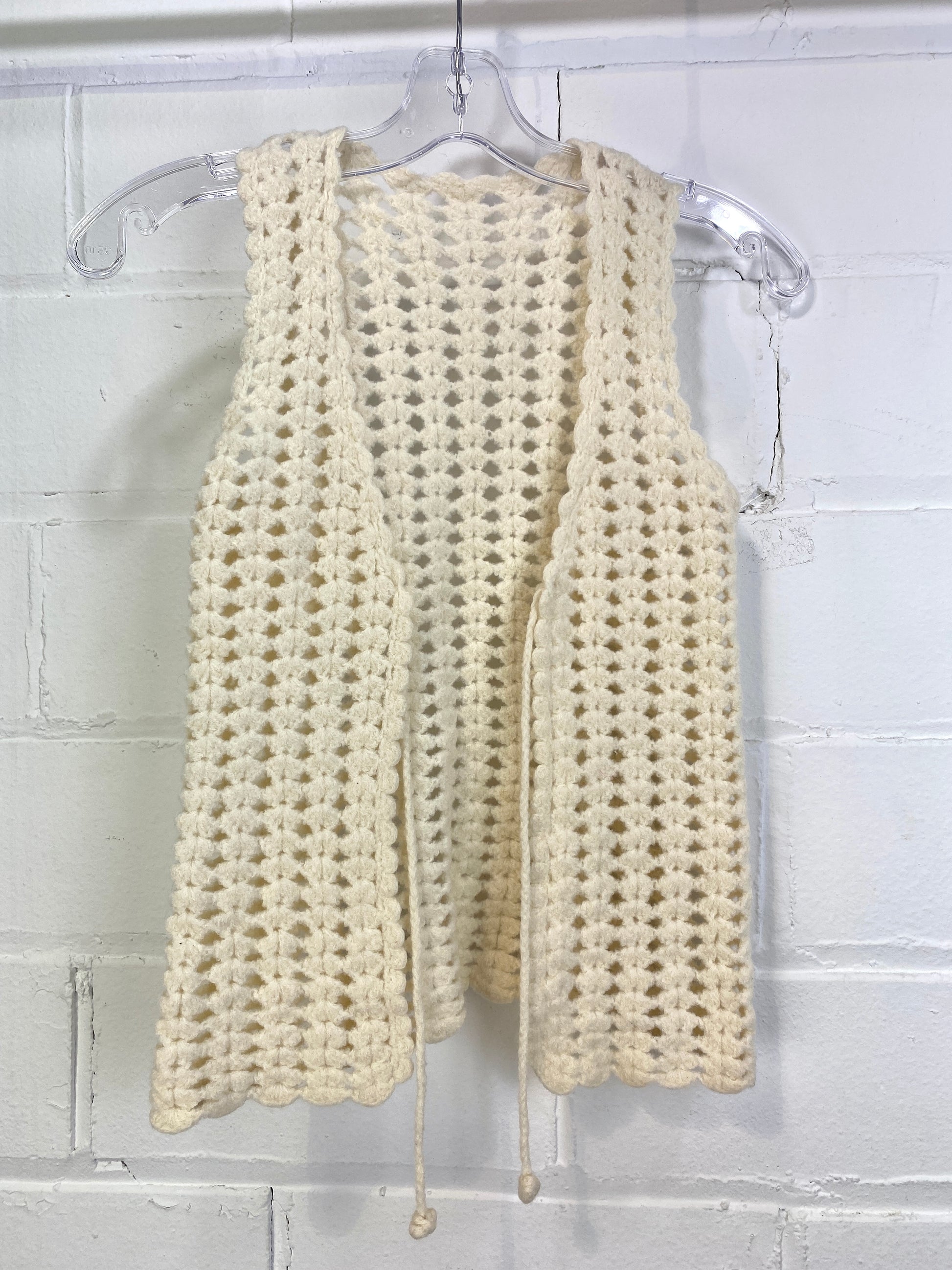 Vintage 1970s White Crochet Child's Vest, B24"