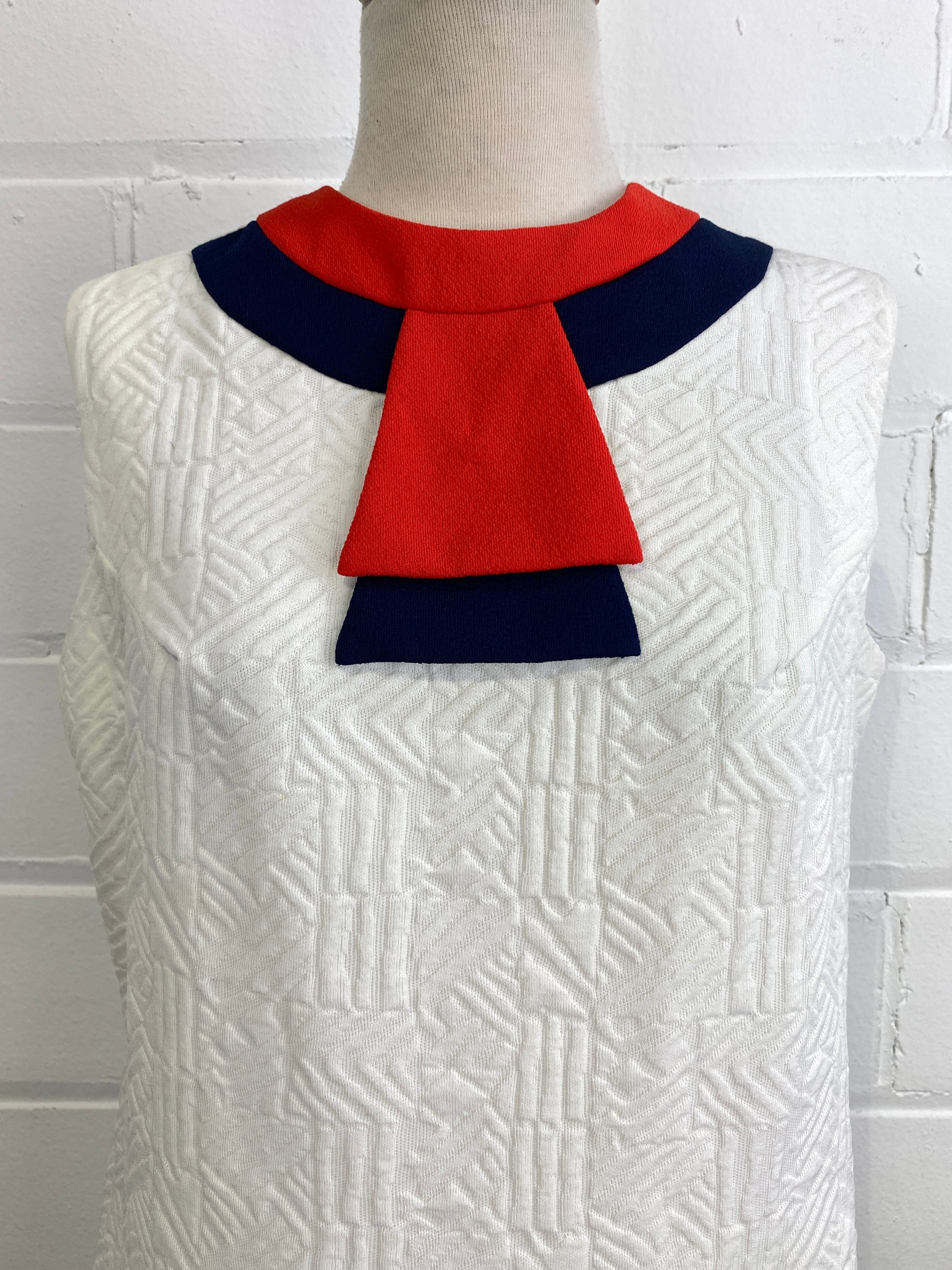 Vintage 1970s White Mod Shift Dress with Red & Blue Collar, M-L