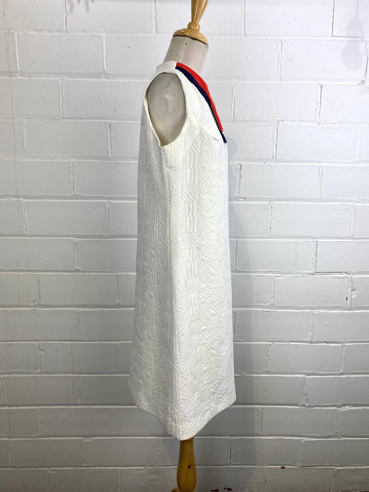 Vintage 1970s White Mod Shift Dress with Red & Blue Collar, M-L