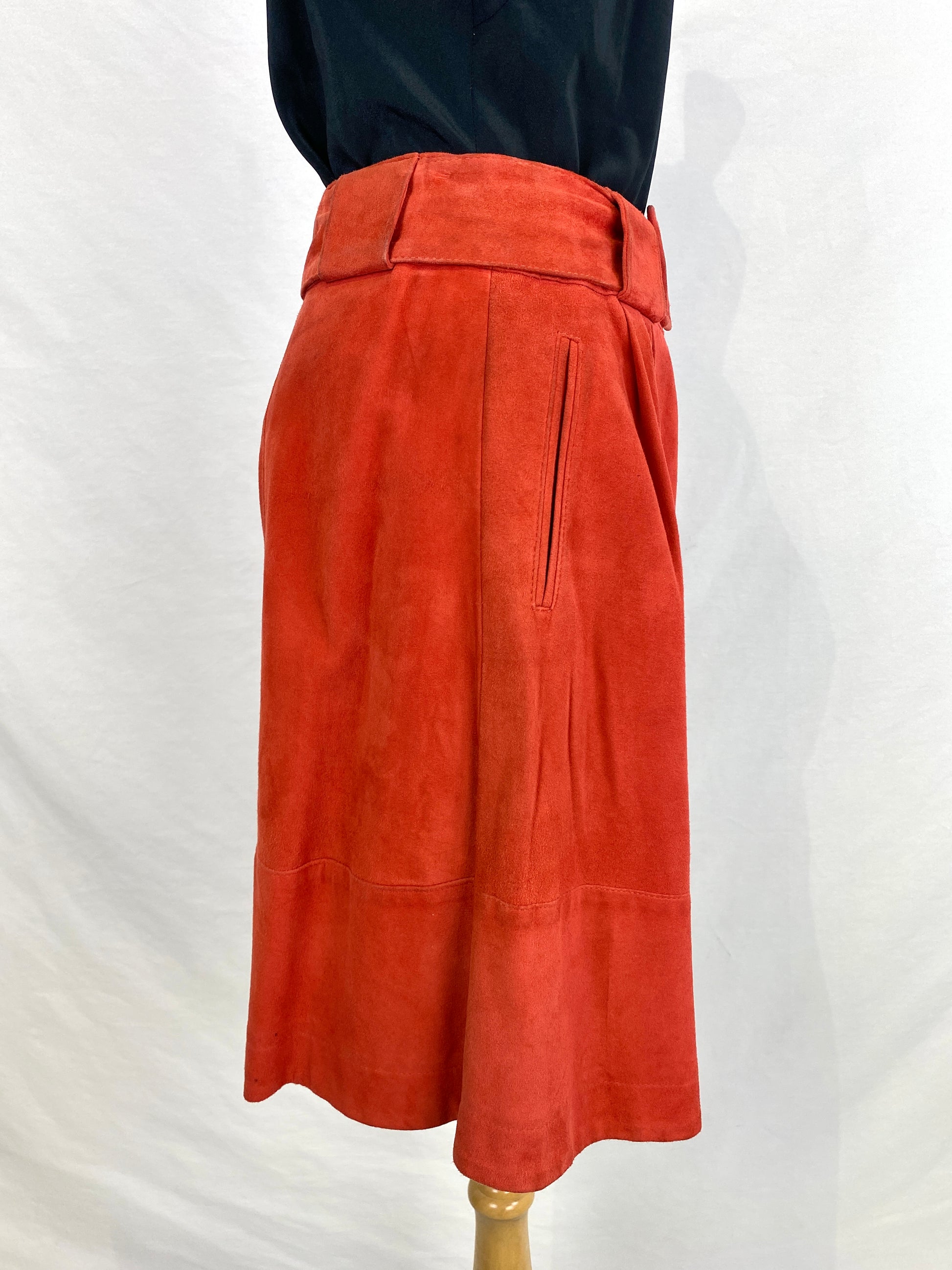 Side view of 90s suede shorts with side pocket. Ian Drummond Vintage. 