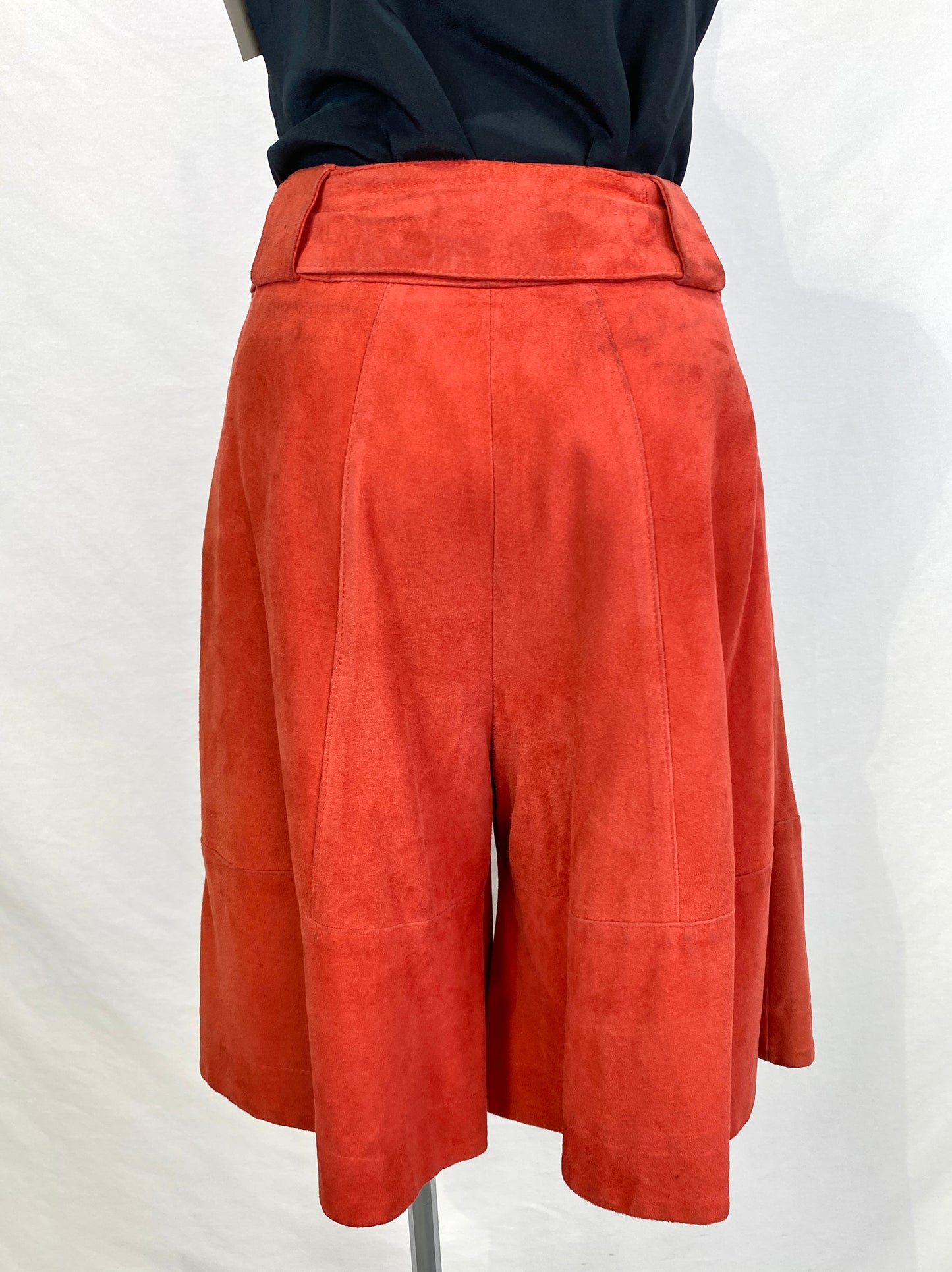 Back view of 90s Rust leather shorts, no pockets. Ian Drummond Vintage. 
