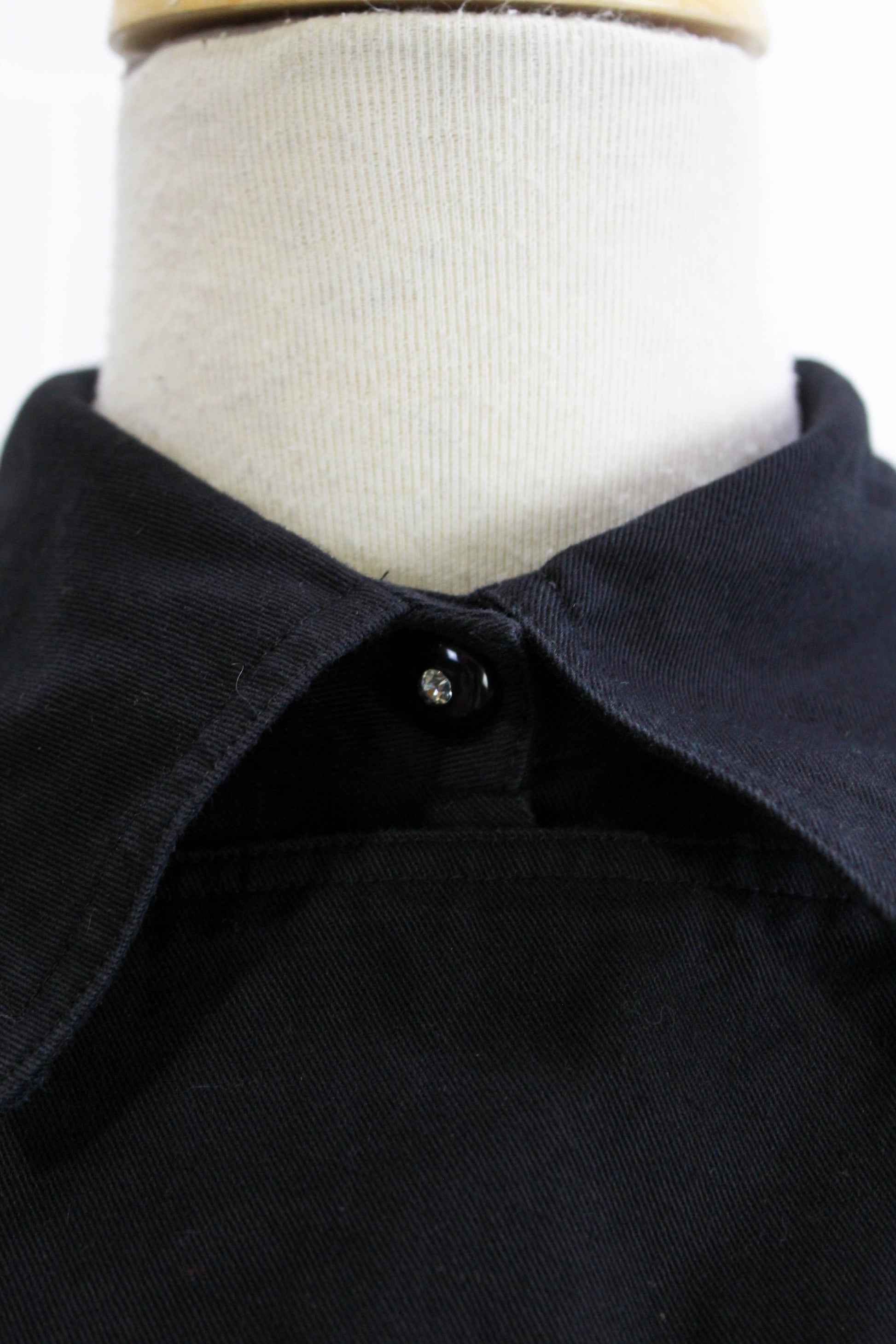 1980s womens jumpsuit black cotton with bib front, collar button up collar closeup