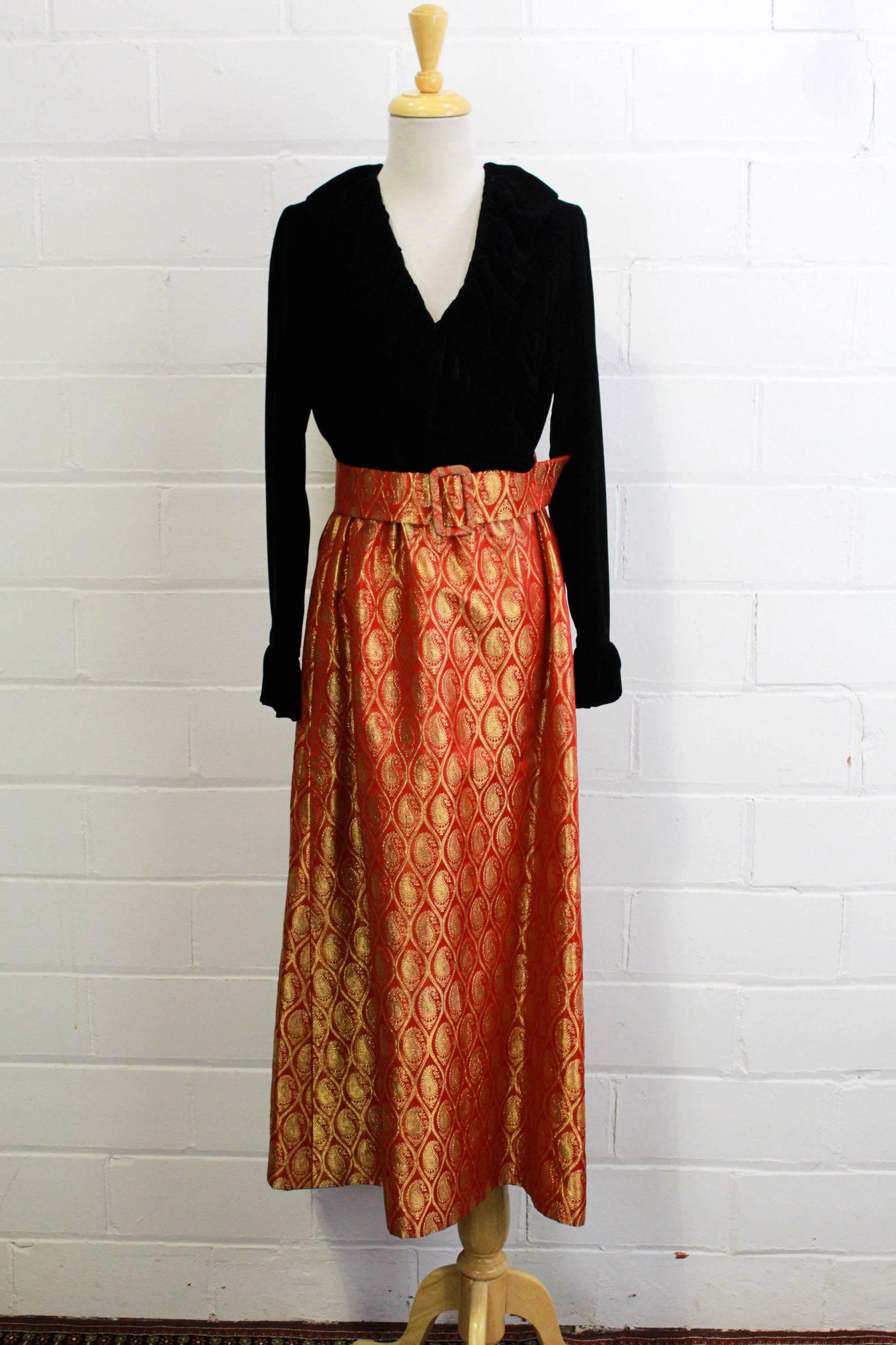 Brocade Skirt - Red, Long Skirts For Women, Ladies Long Skirts, लम्बी  स्कर्ट - Fashion Mart, Jaipur | ID: 2852773844733