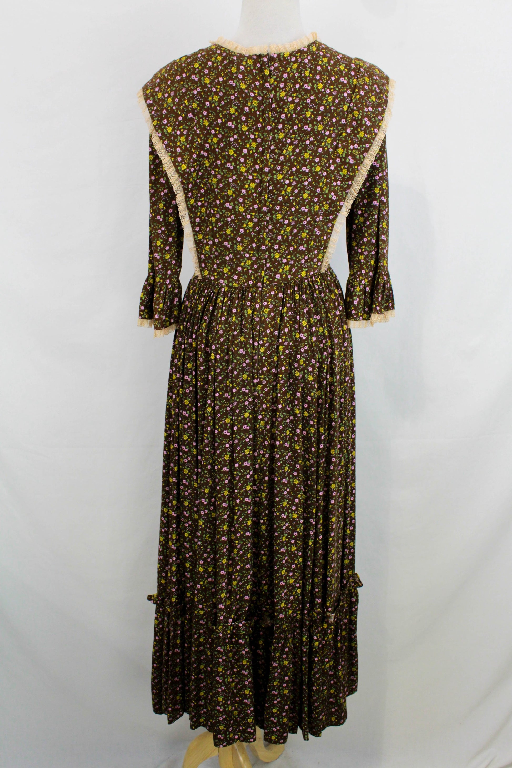 1960s prairie maxi dress full skirt, vintage womens ditsy floral print 