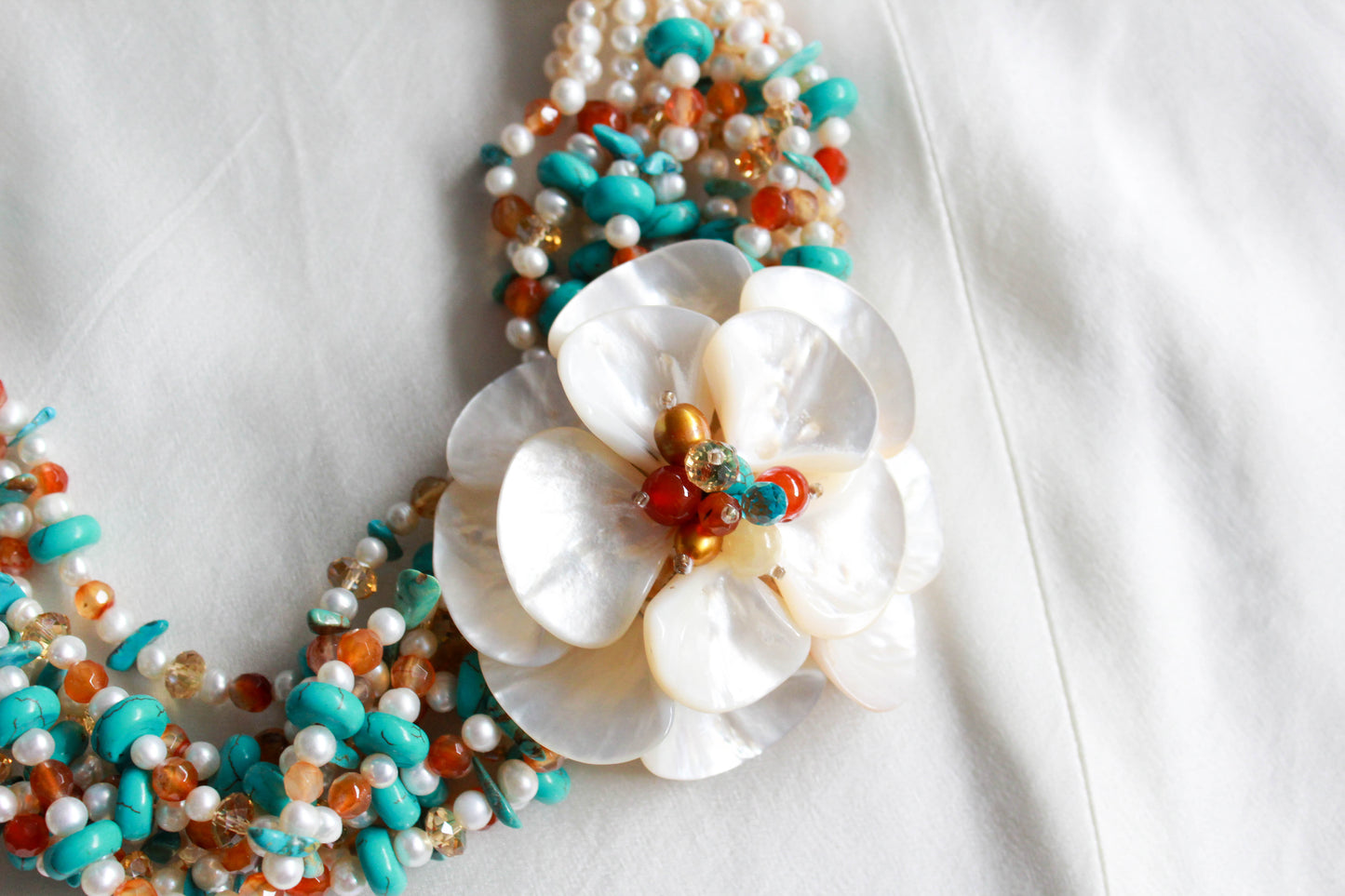 90s/y2k Shell Flower Statement Necklace, Turquoise and White