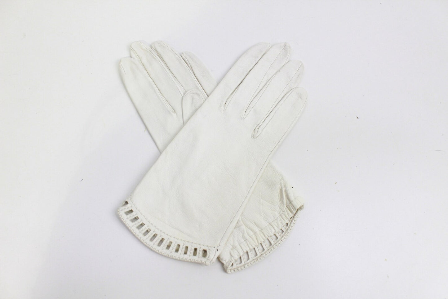 1940/50s White Leather Gloves with Cut Out Trim, Kid Leather, Driving Gloves, Vintage Driving Gloves, Vintage Bridal Gloves