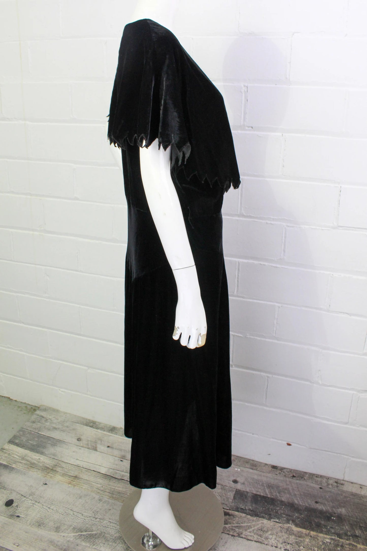 1920s 1930s Dress, 20s Silk Velvet Black Dress with Zig Zag Capelet Collar, Flapper Dress, Large Size, Bust 38 in. Hip 44 in.